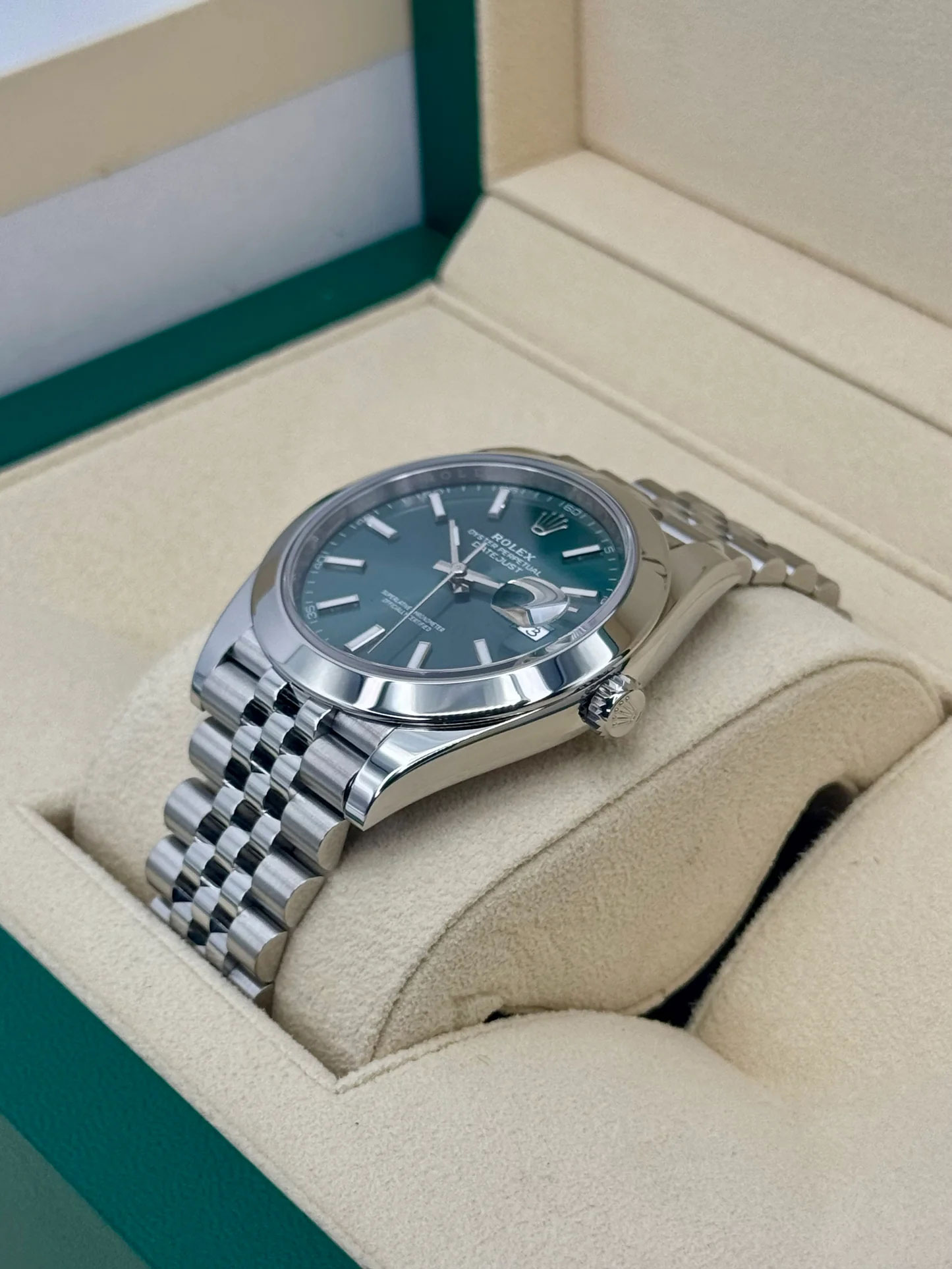 Rolex Datejust 41mm 126300 Stainless Steel Jubilee Green Dial