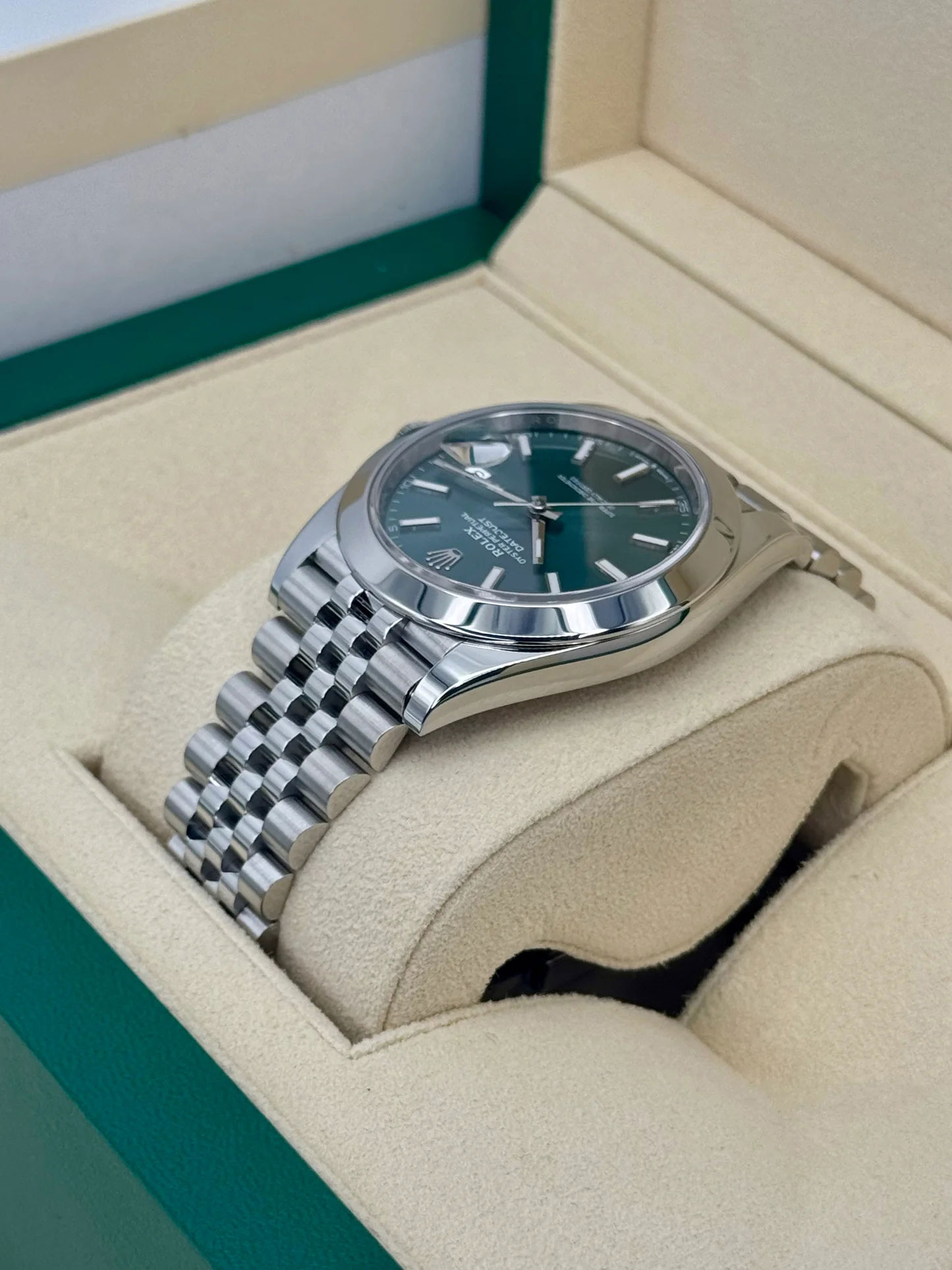 Rolex Datejust 41mm 126300 Stainless Steel Jubilee Green Dial