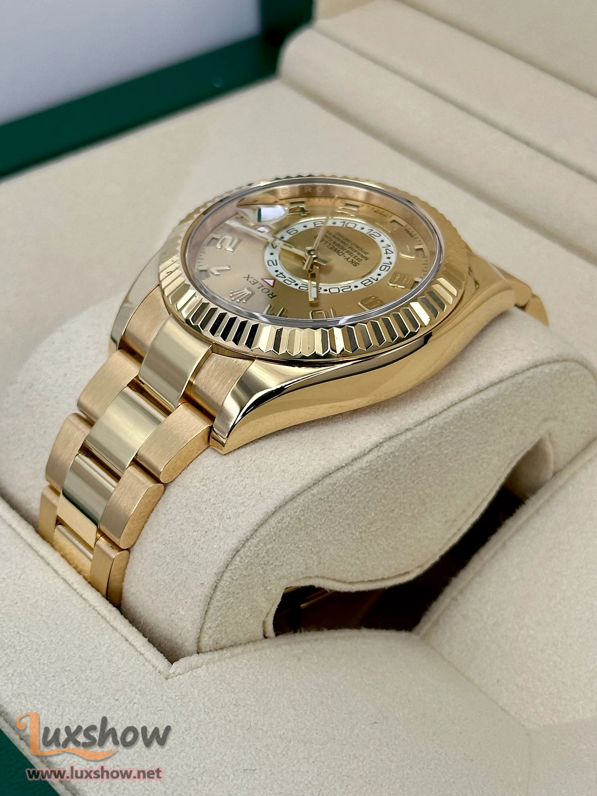 Rolex Sky-Dweller 42mm 336933 Jubilee Champagne Dial