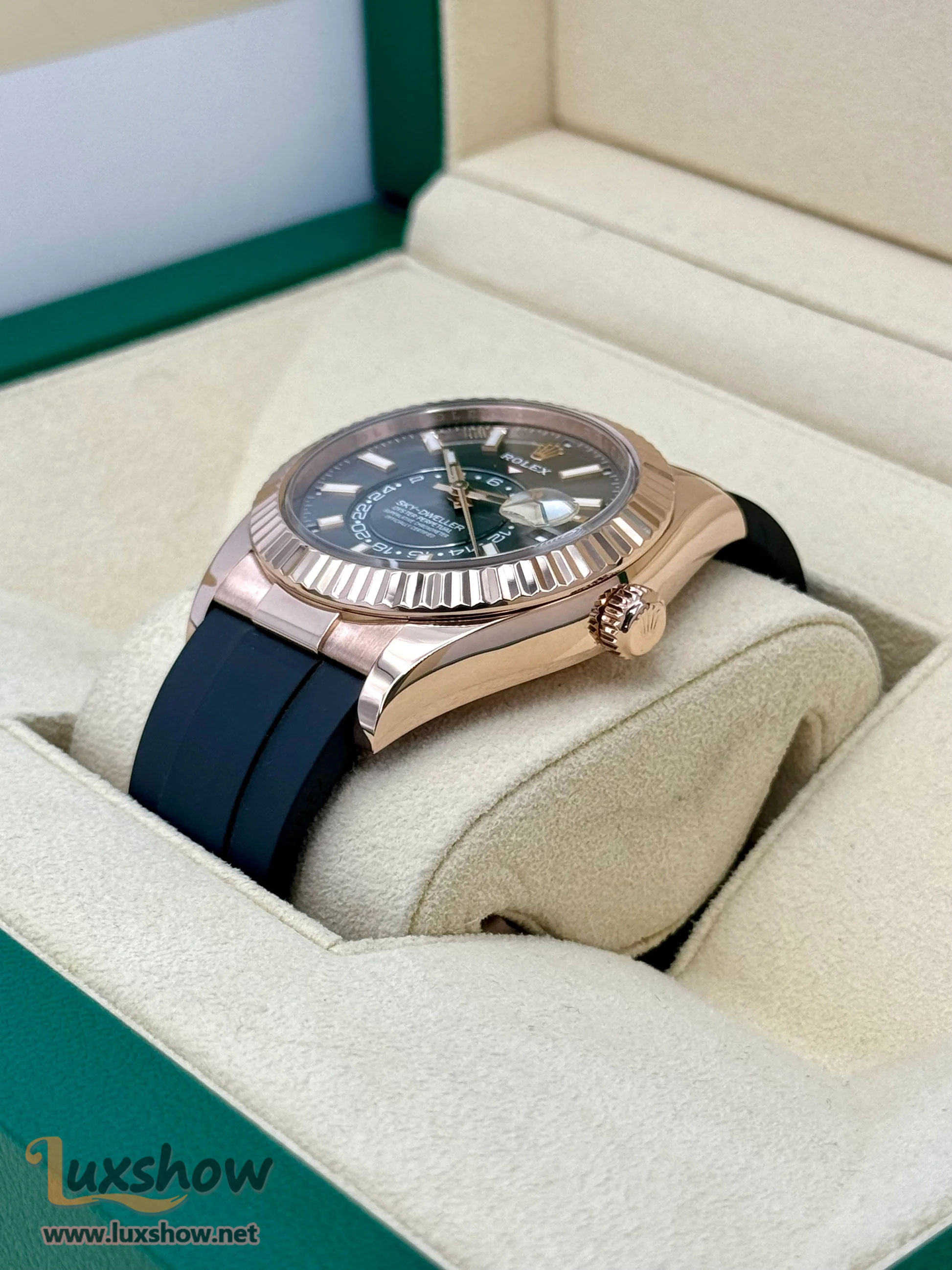 Sky-Dweller 42mm 326938 Yellow Gold Oyster Champagne Dial