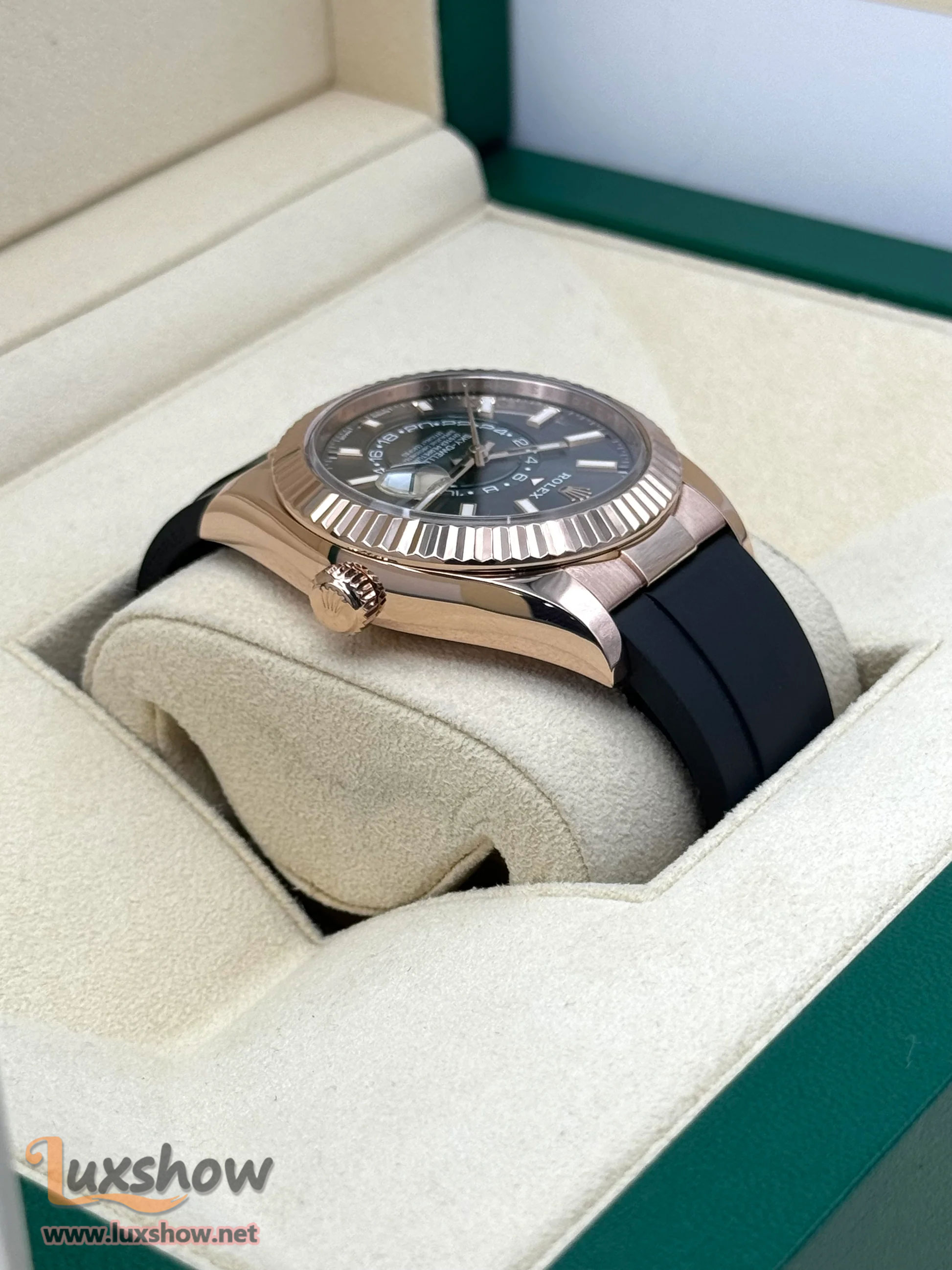 Sky-Dweller 42mm 326938 Yellow Gold Oyster Champagne Dial