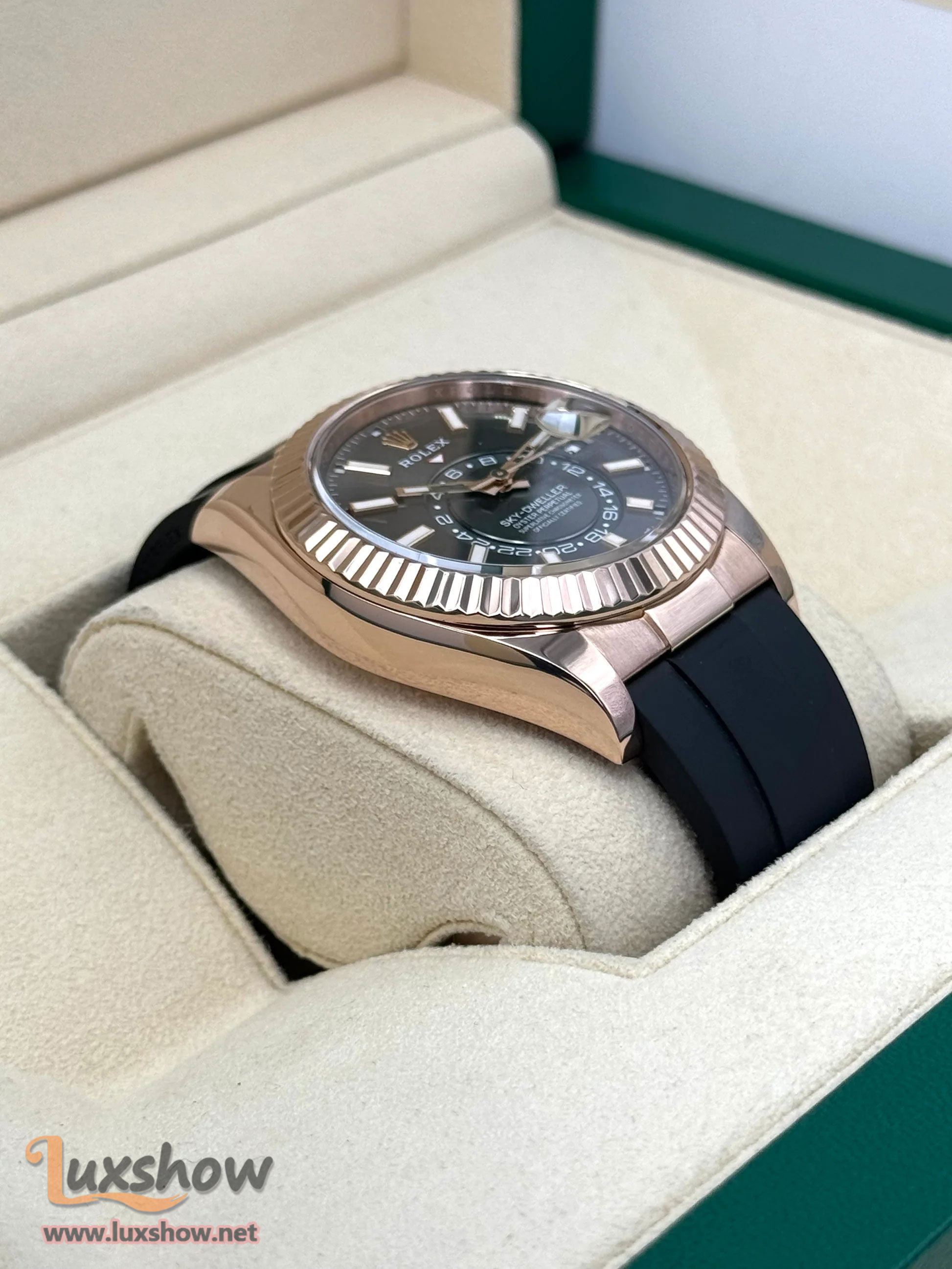 Sky-Dweller 42mm 326938 Yellow Gold Oyster Champagne Dial