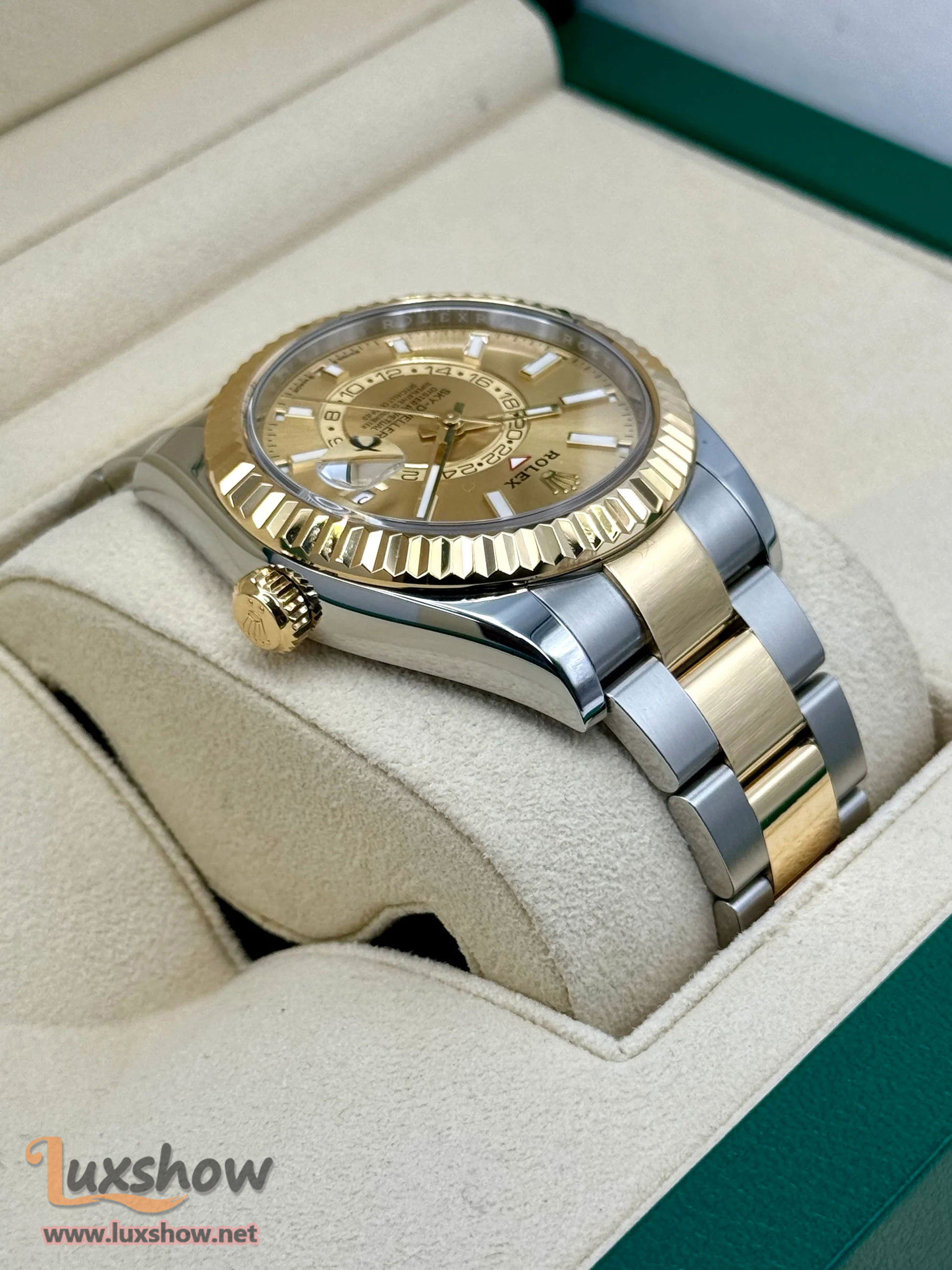 Rolex Sky-Dweller 42mm 336933 Oyster Champagne Dial