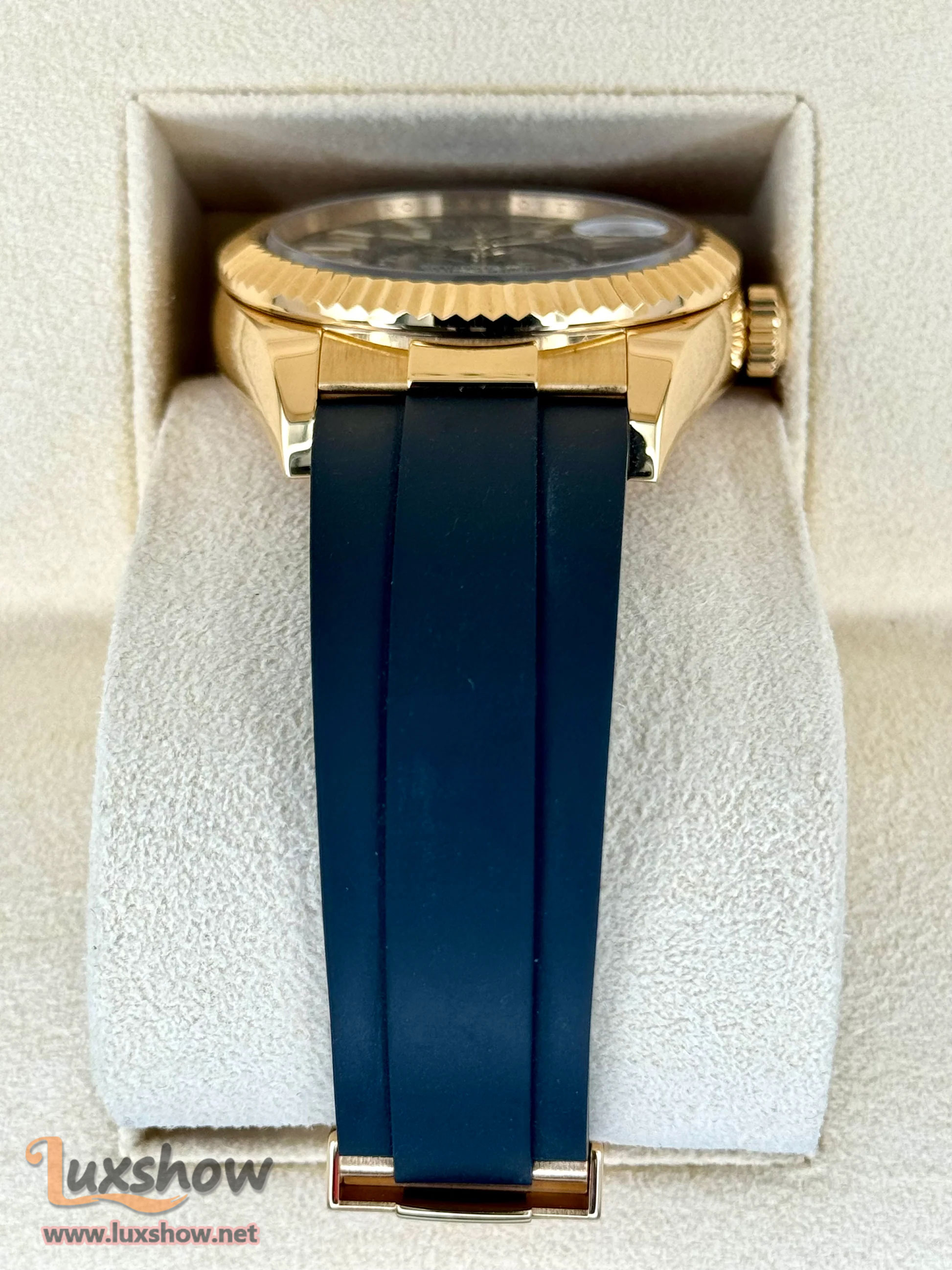 Rolex Sky-Dweller 42mm 326238 Yellow Gold Oysterflex Black Dial