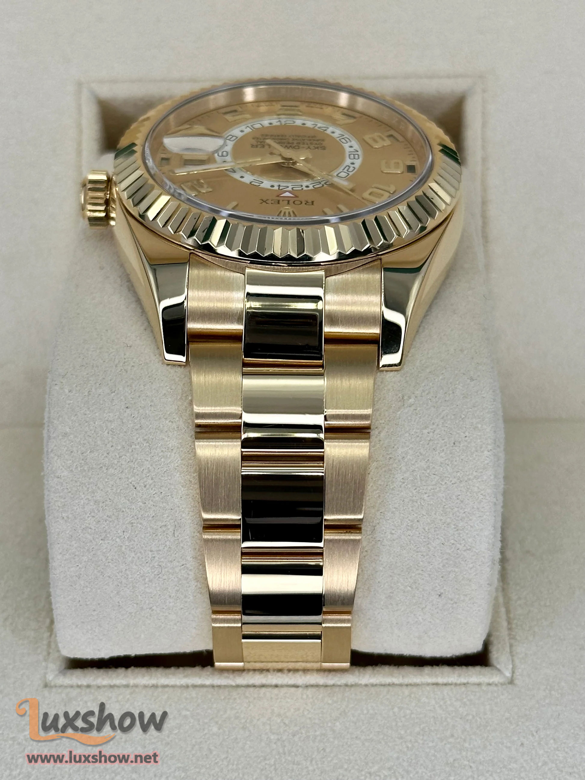 Rolex Sky-Dweller 42mm 336933 Jubilee Champagne Dial