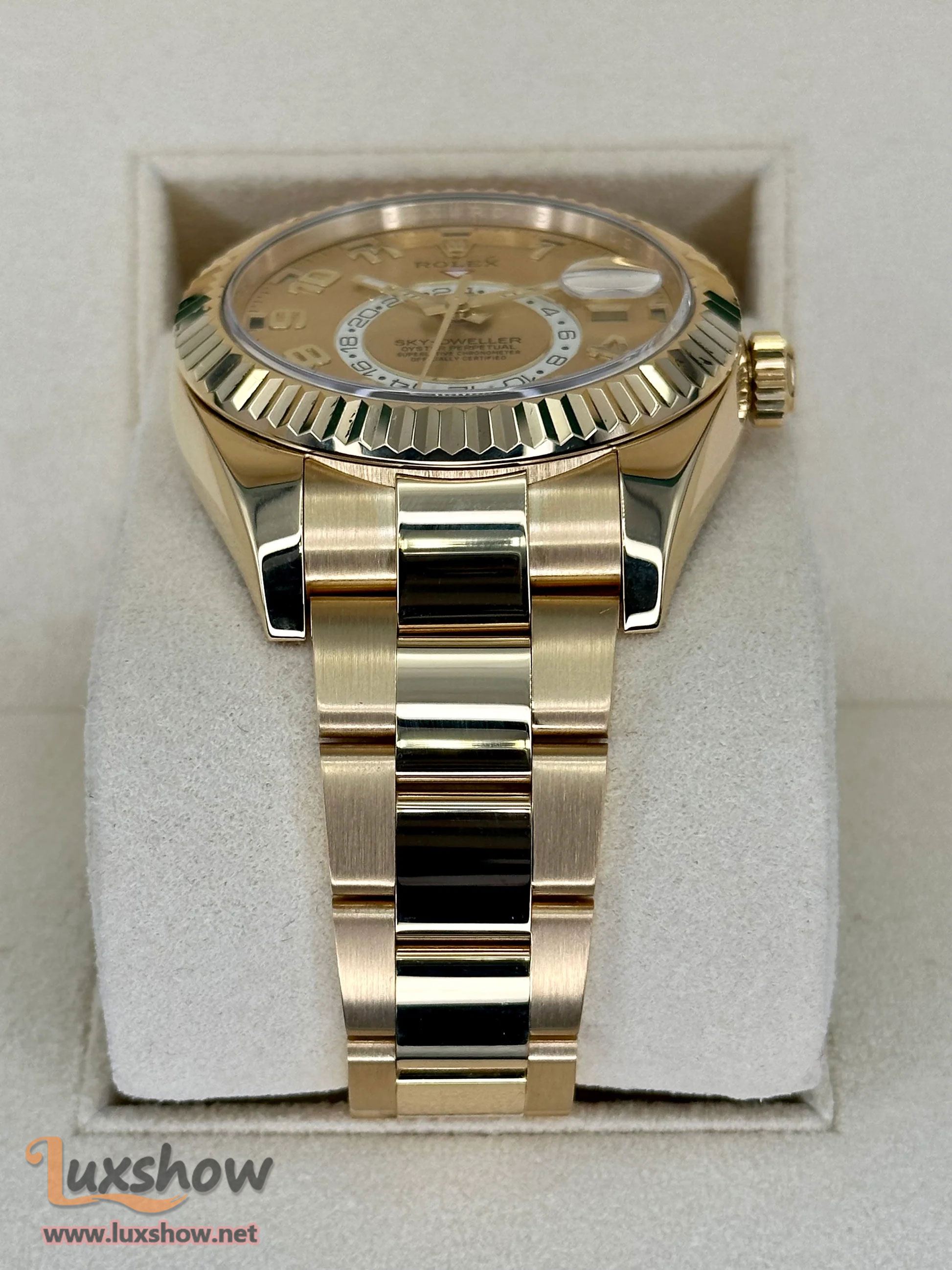 Rolex Sky-Dweller 42mm 336933 Jubilee Champagne Dial