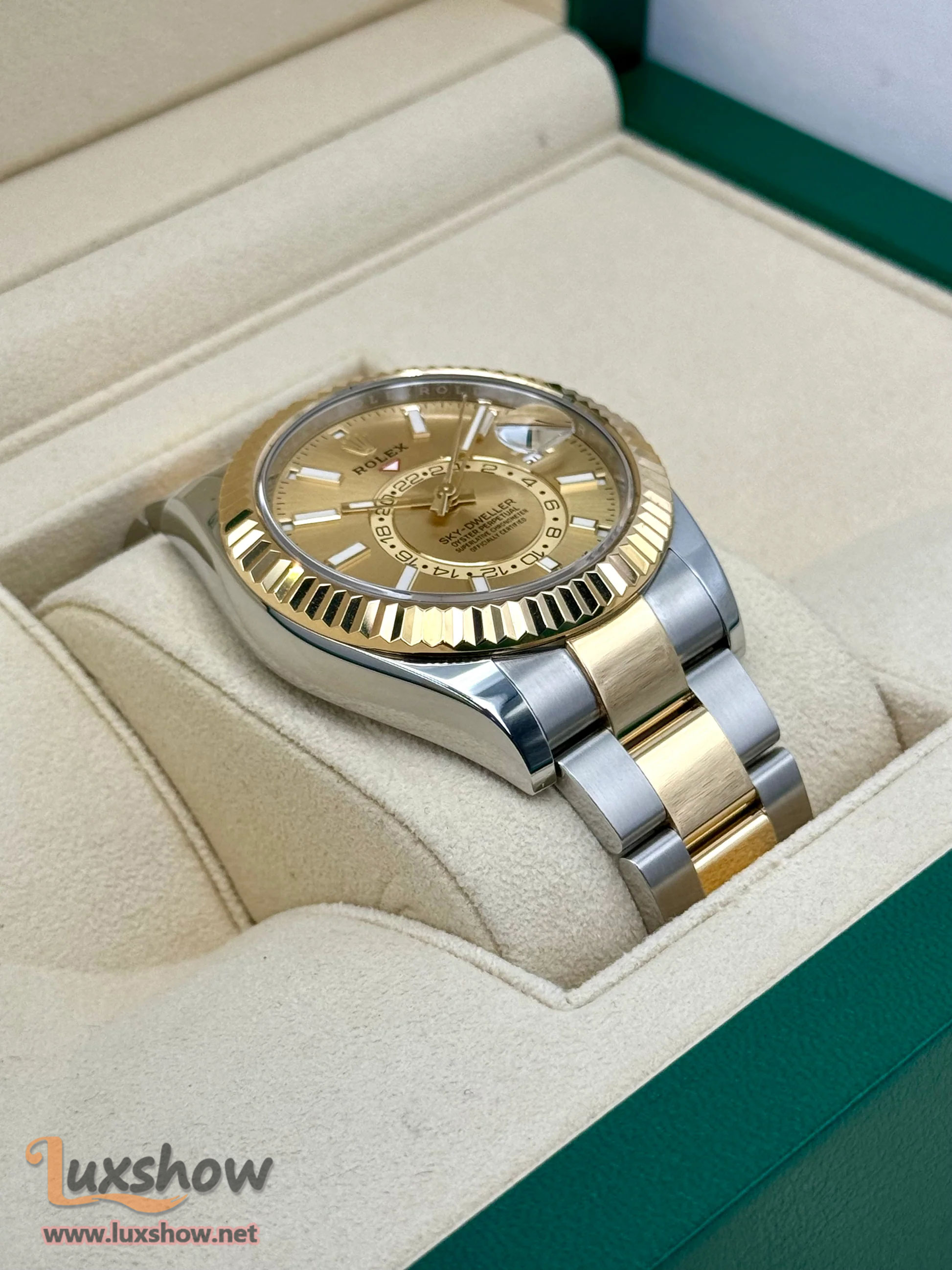 Rolex Sky-Dweller 42mm 336933 Oyster Champagne Dial