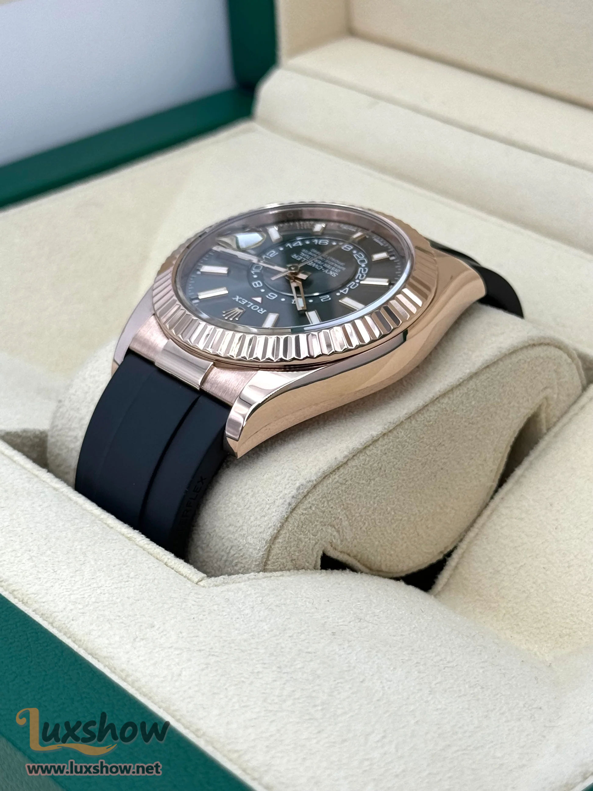 Sky-Dweller 42mm 326938 Yellow Gold Oyster Champagne Dial