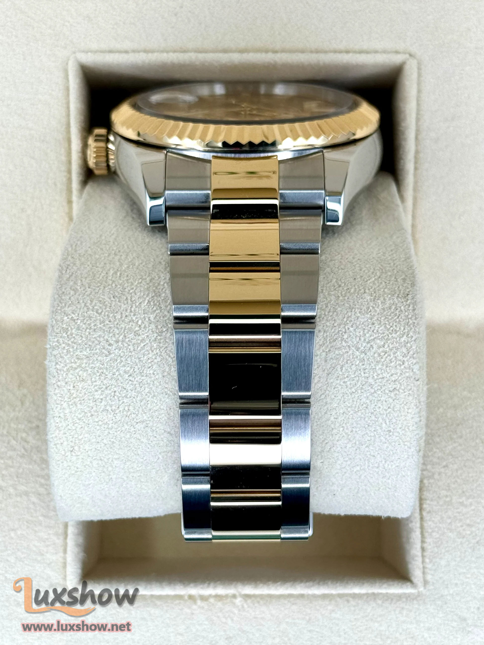 Rolex Sky-Dweller 42mm 336933 Oyster Champagne Dial