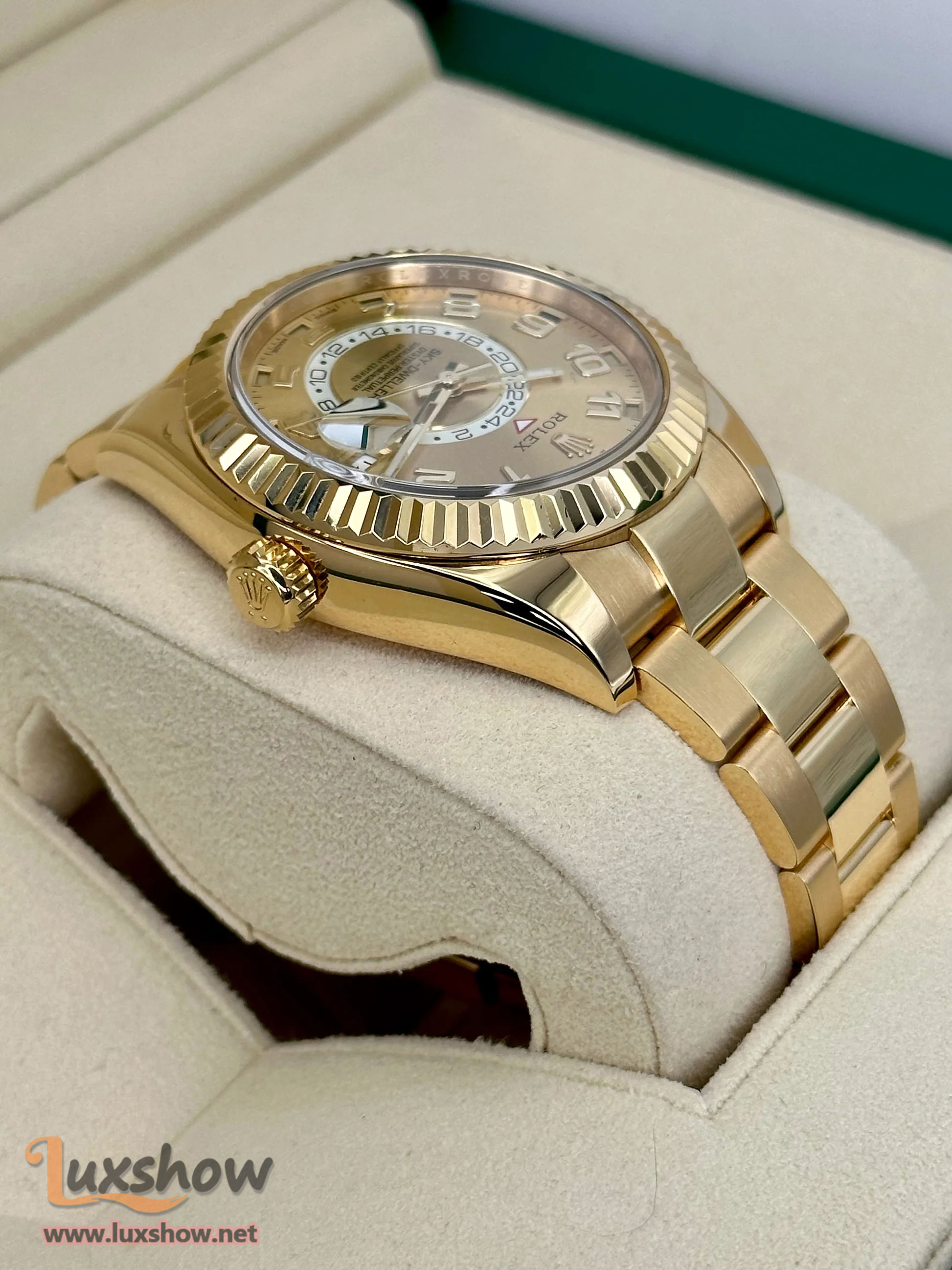 Rolex Sky-Dweller 42mm 336933 Jubilee Champagne Dial