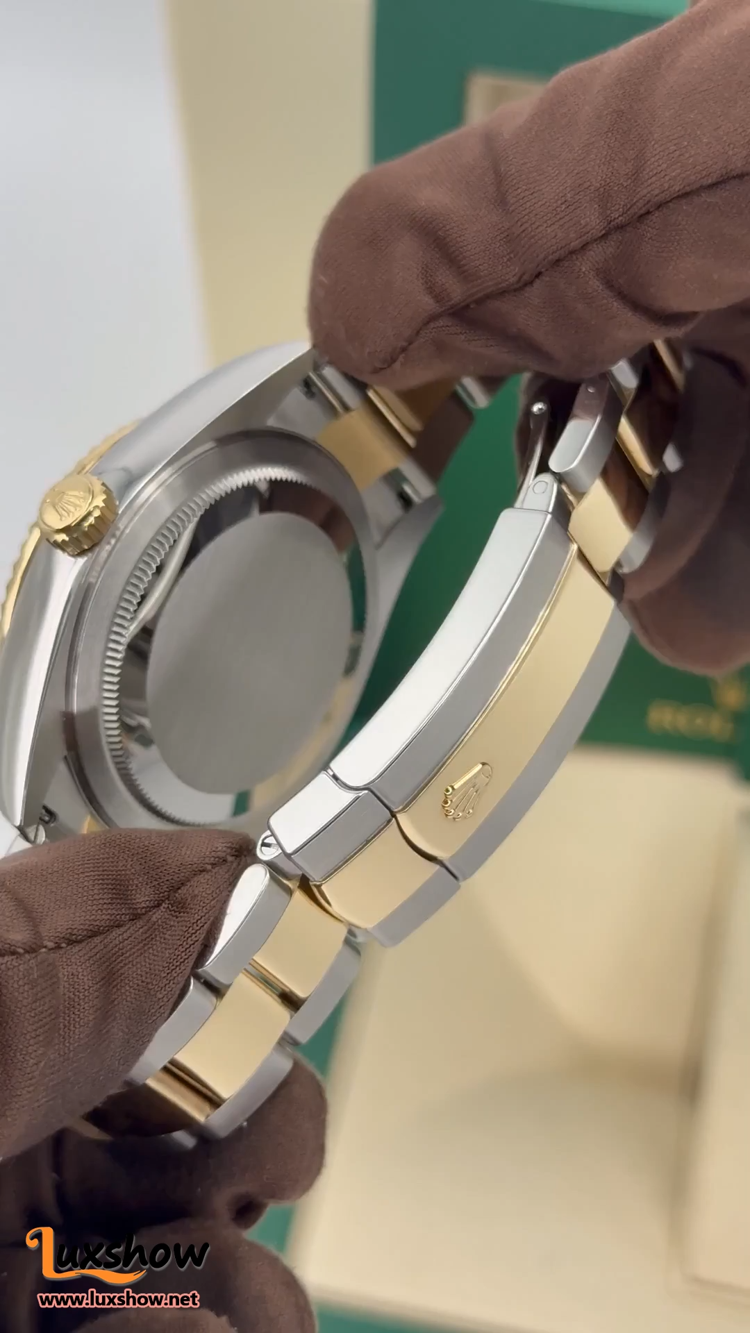 Rolex Sky-Dweller 42mm 336933 Oyster Champagne Dial