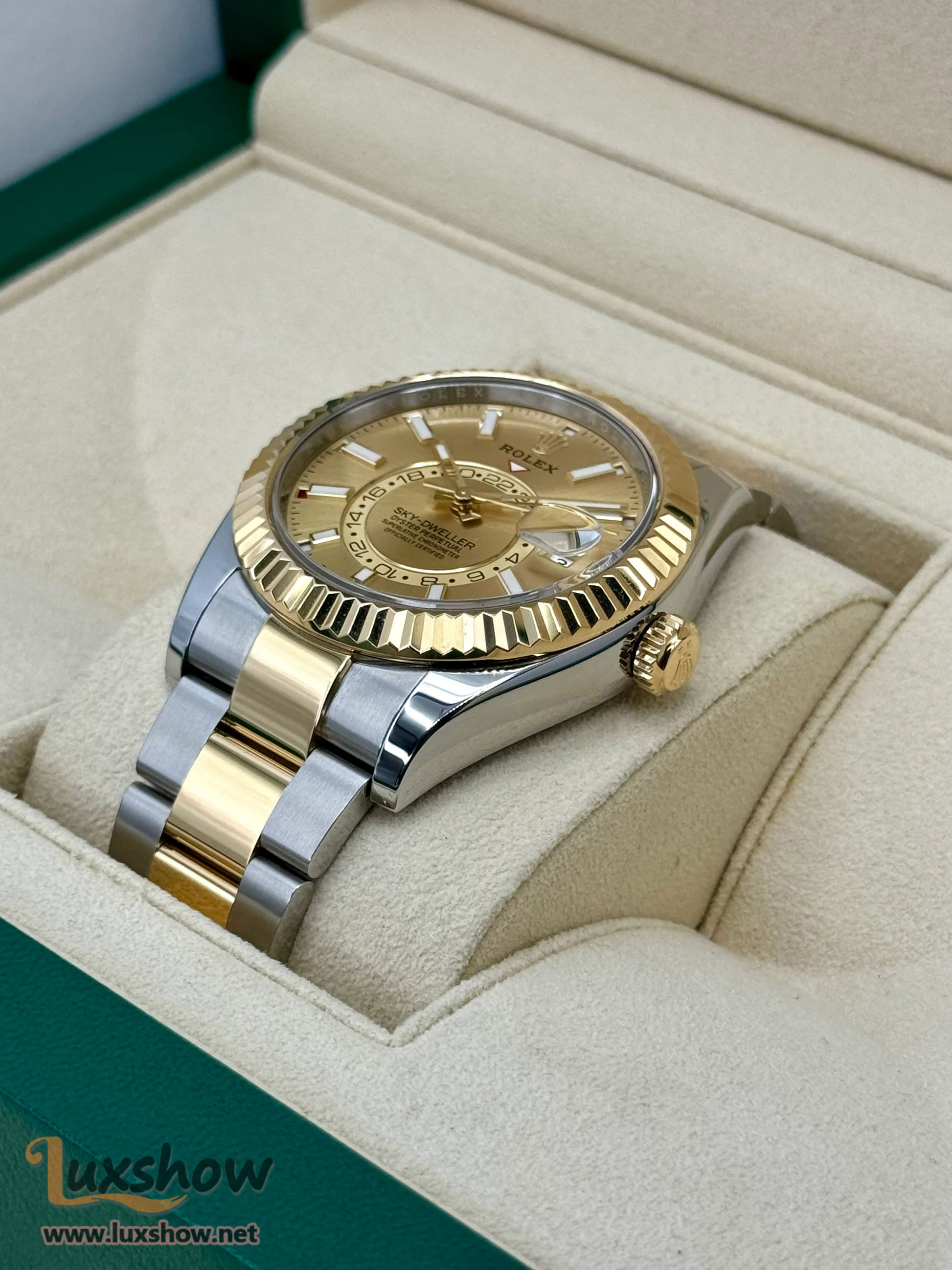 Rolex Sky-Dweller 42mm 336933 Oyster Champagne Dial
