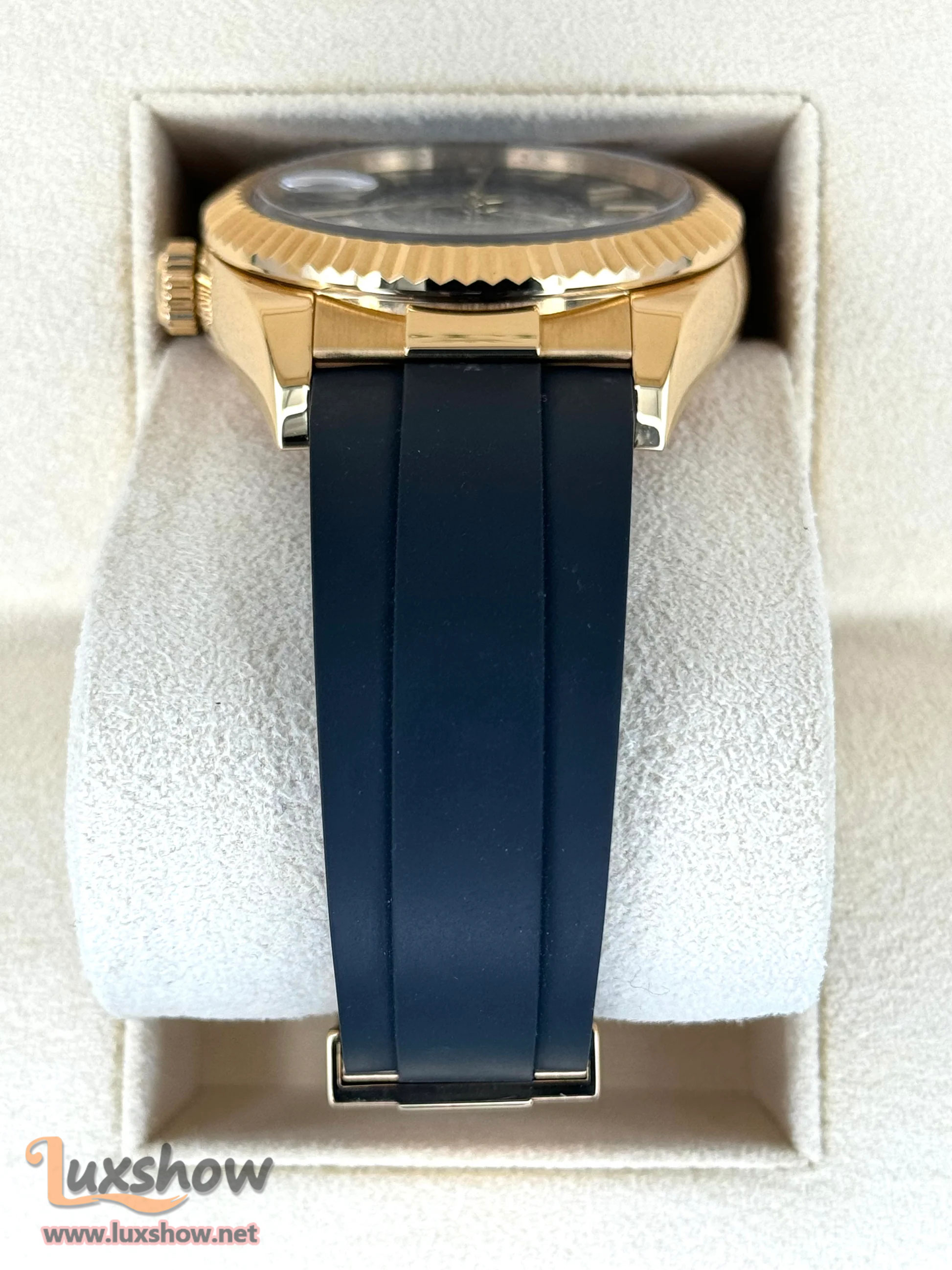 Rolex Sky-Dweller 42mm 326238 Yellow Gold Oysterflex Black Dial