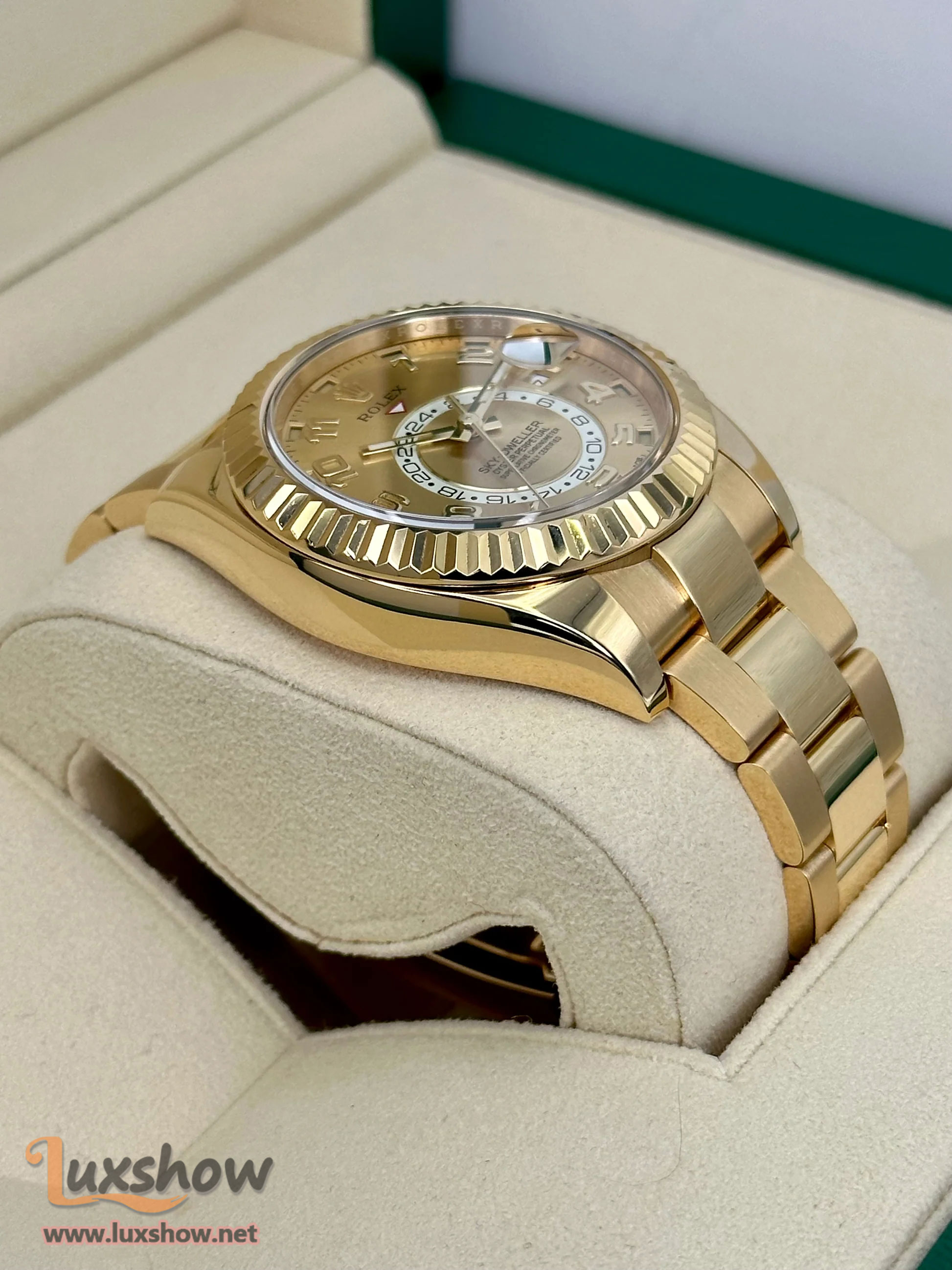 Rolex Sky-Dweller 42mm 336933 Jubilee Champagne Dial