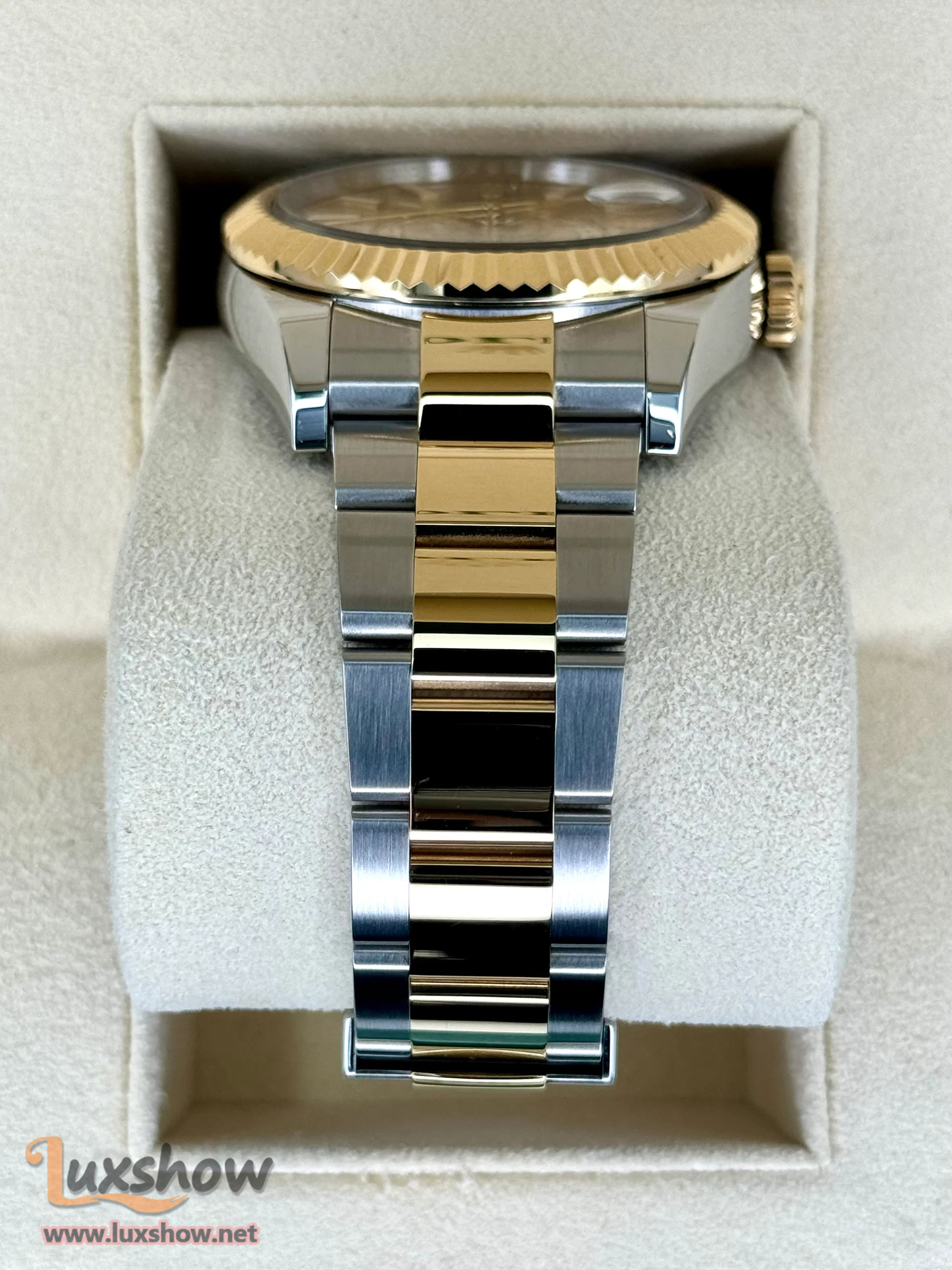 Rolex Sky-Dweller 42mm 336933 Oyster Champagne Dial