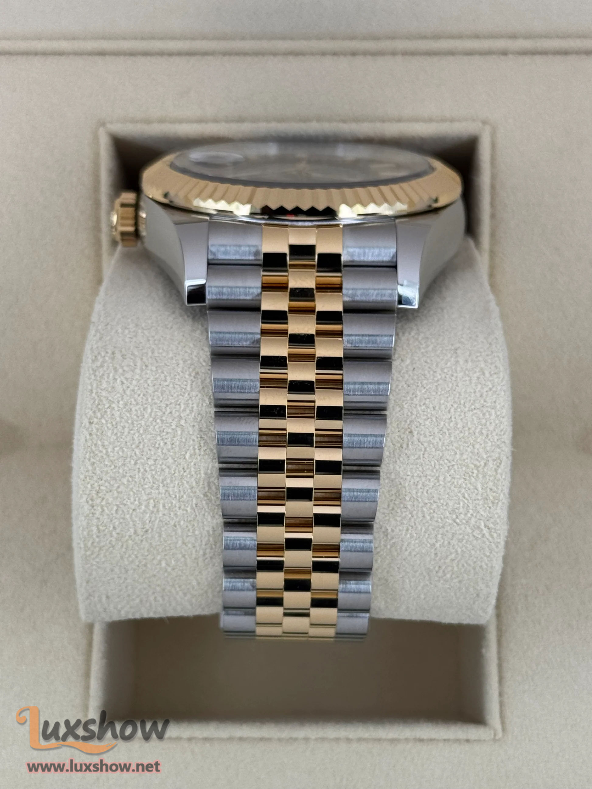 Rolex Sky-Dweller 42mm 336933 Jubilee Black Dial