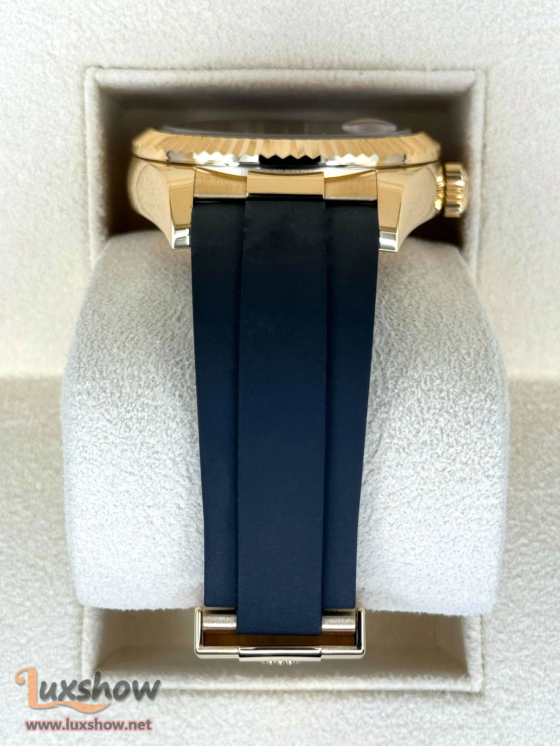 Rolex Sky-Dweller 42mm 336238 Yellow Gold Oysterflex Champagne Dial