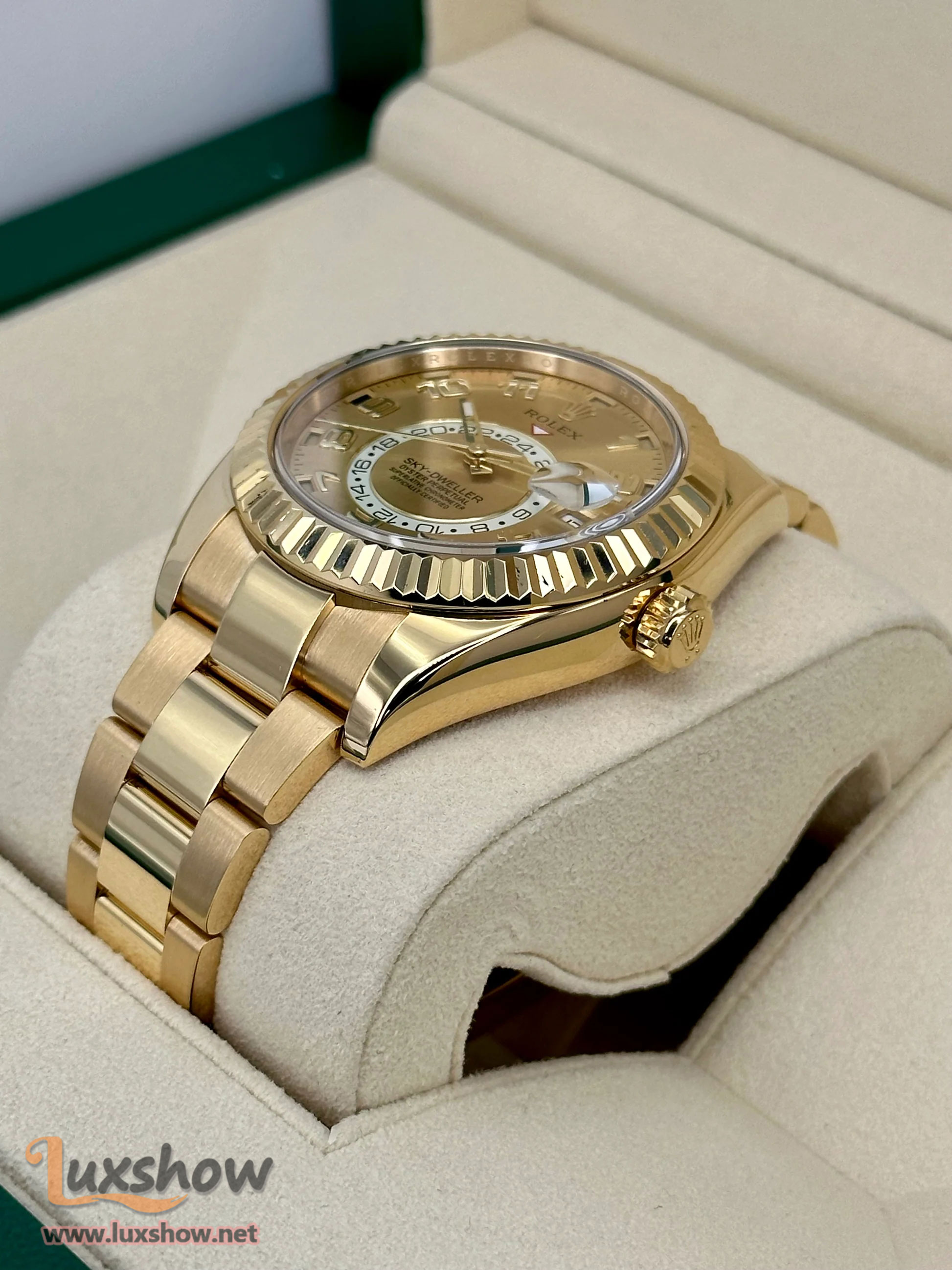 Rolex Sky-Dweller 42mm 336933 Jubilee Champagne Dial