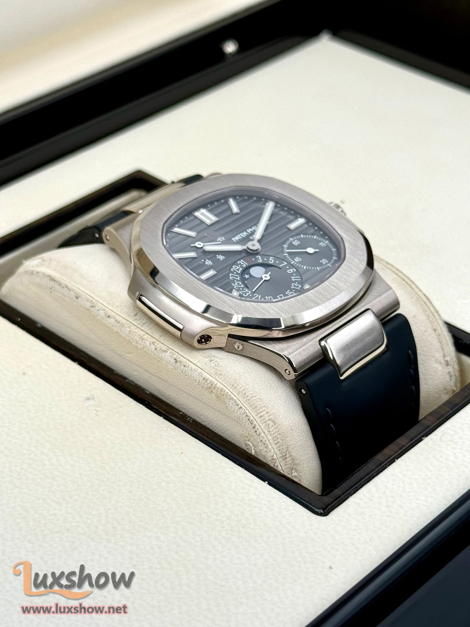 Patek Philippe Nautilus 40mm 5712G White Gold Grey Dial