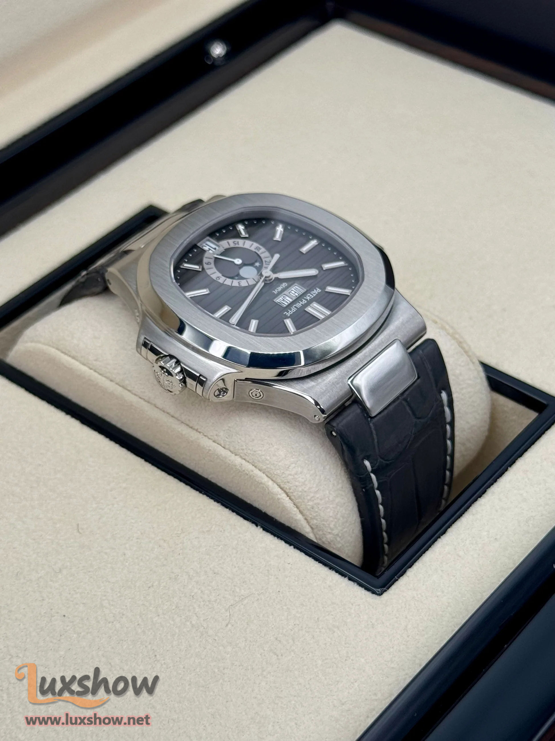 Patek Philippe Nautilus 40.5mm 5726A Black Dial