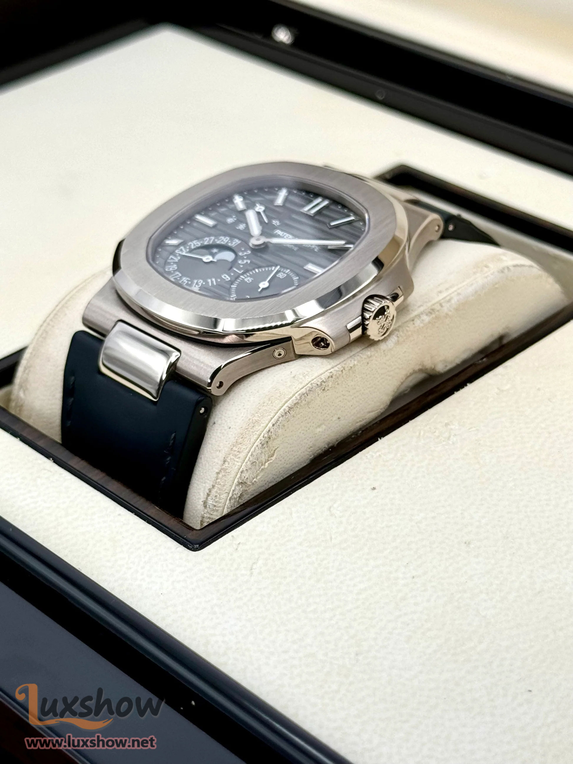 Patek Philippe Nautilus 40mm 5712G White Gold Grey Dial