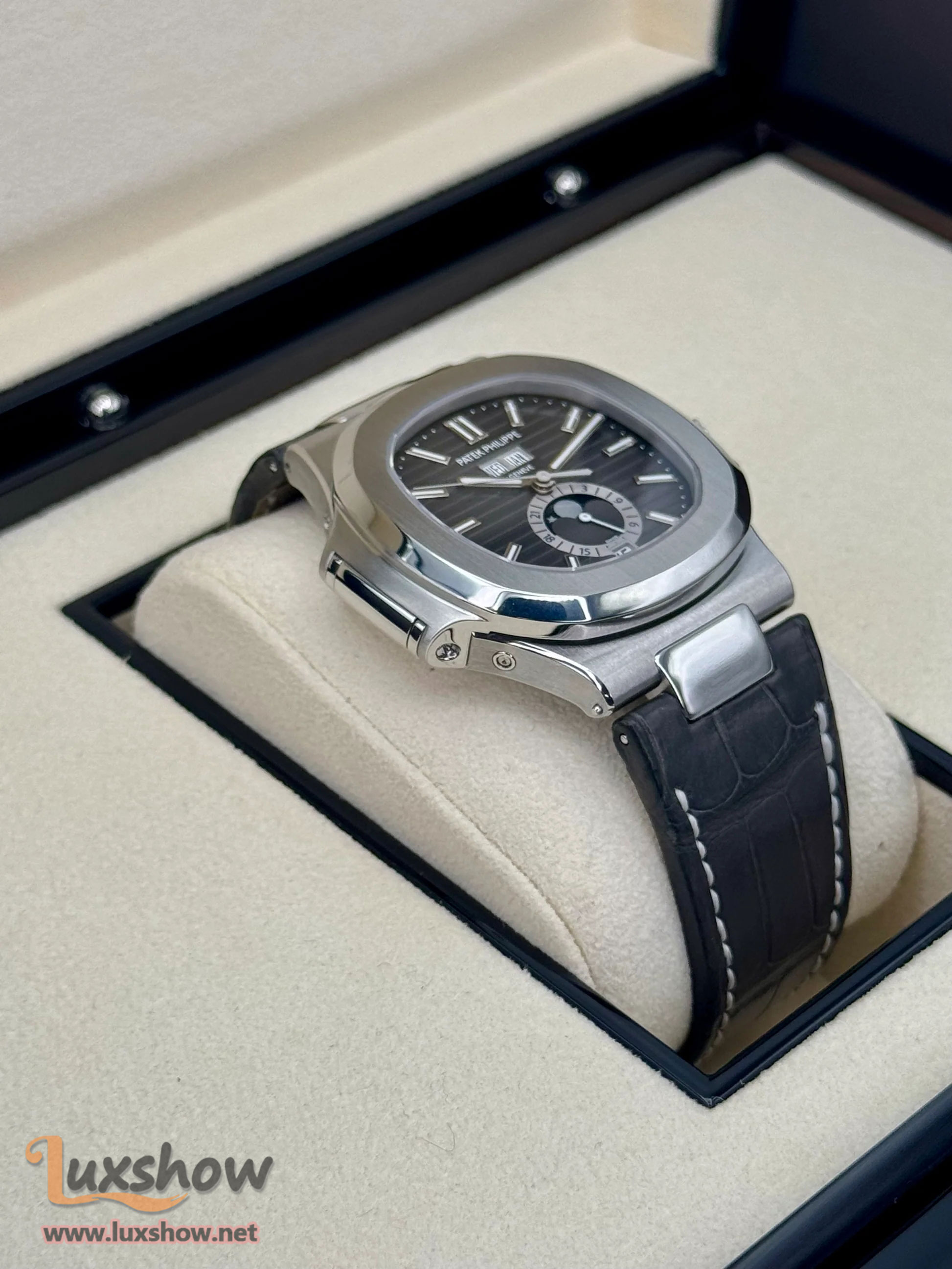 Patek Philippe Nautilus 40.5mm 5726A Black Dial