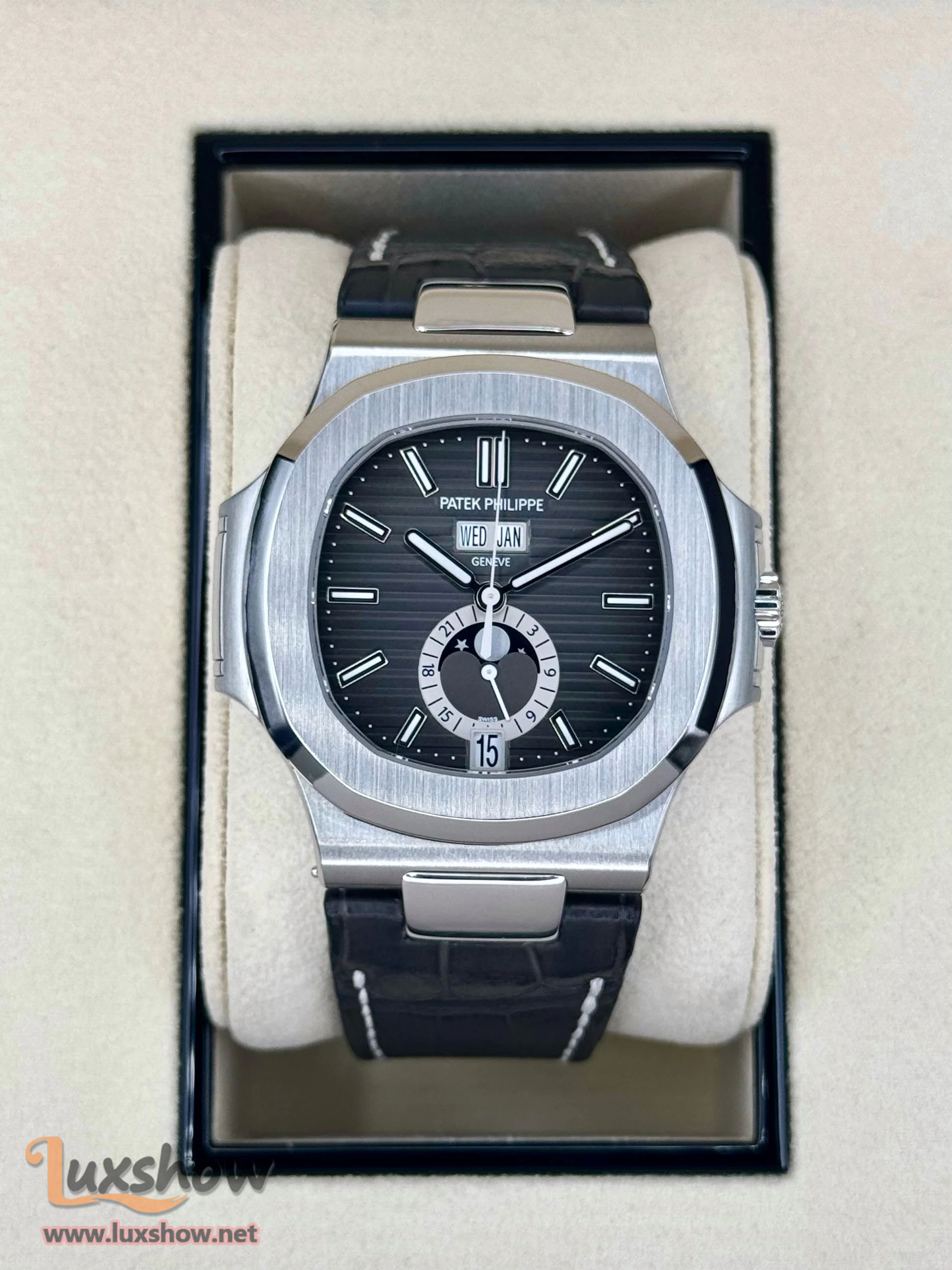 Patek Philippe Nautilus 40.5mm 5726A Black Dial