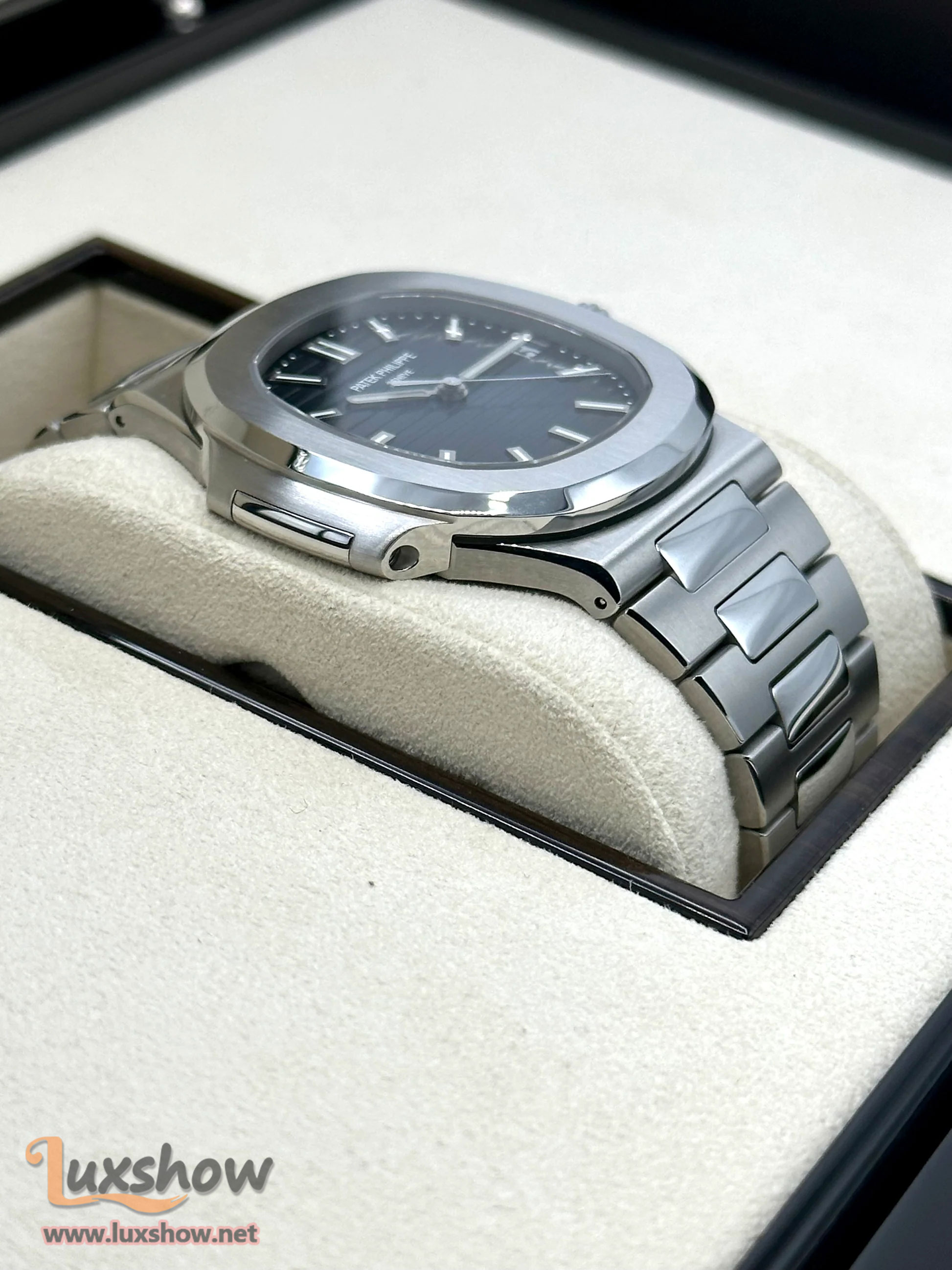 Patek Philippe 40mm 5711/1A-010 Nautilus Stainless Steel Blue Dial