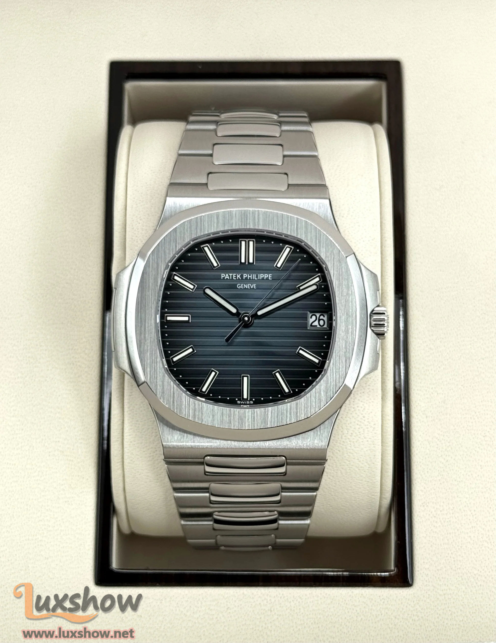 Patek Philippe Nautilus 40mm 5711/1A tainless Steel Blue Dial