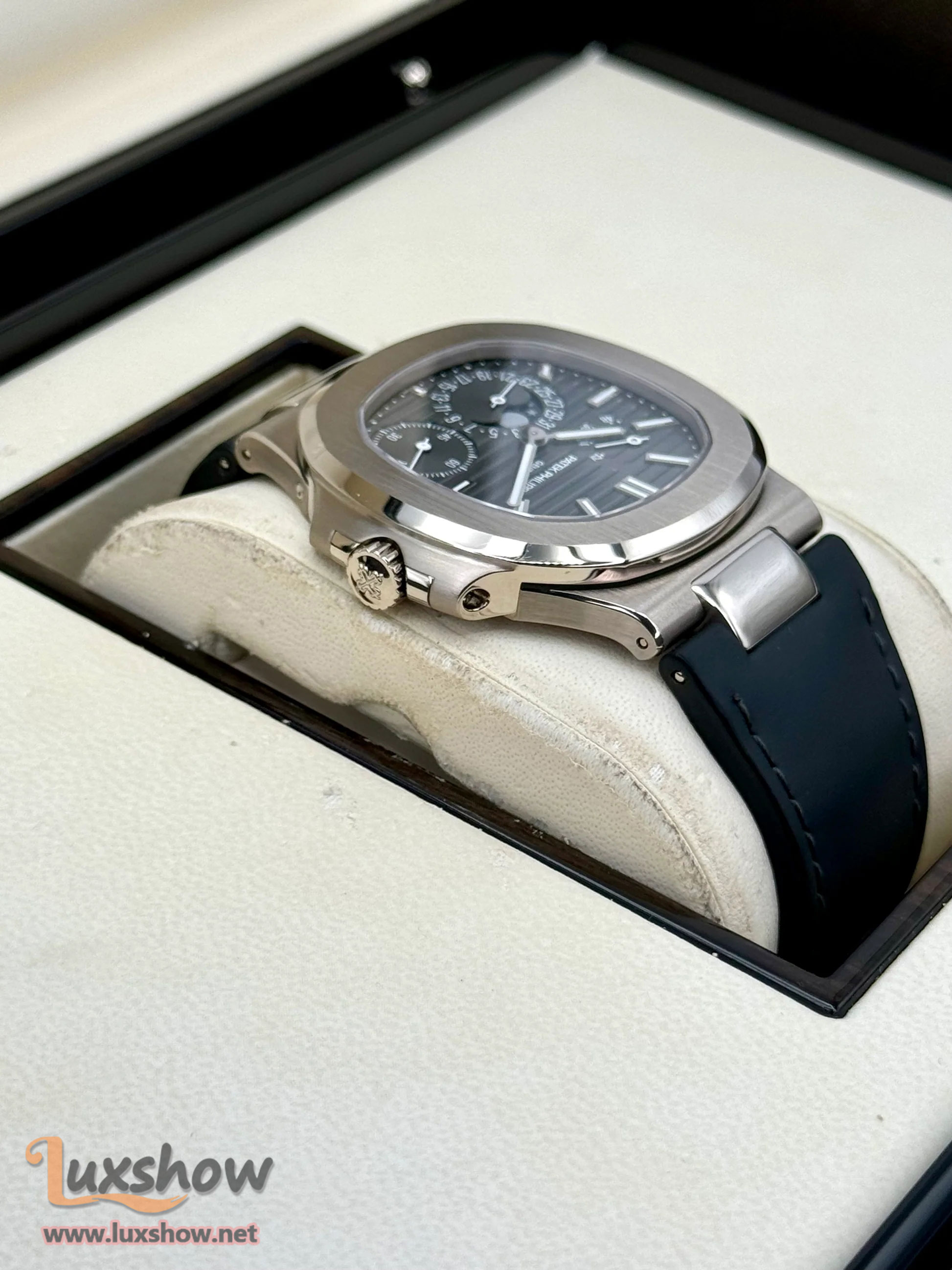 Patek Philippe Nautilus 40mm 5712G White Gold Grey Dial