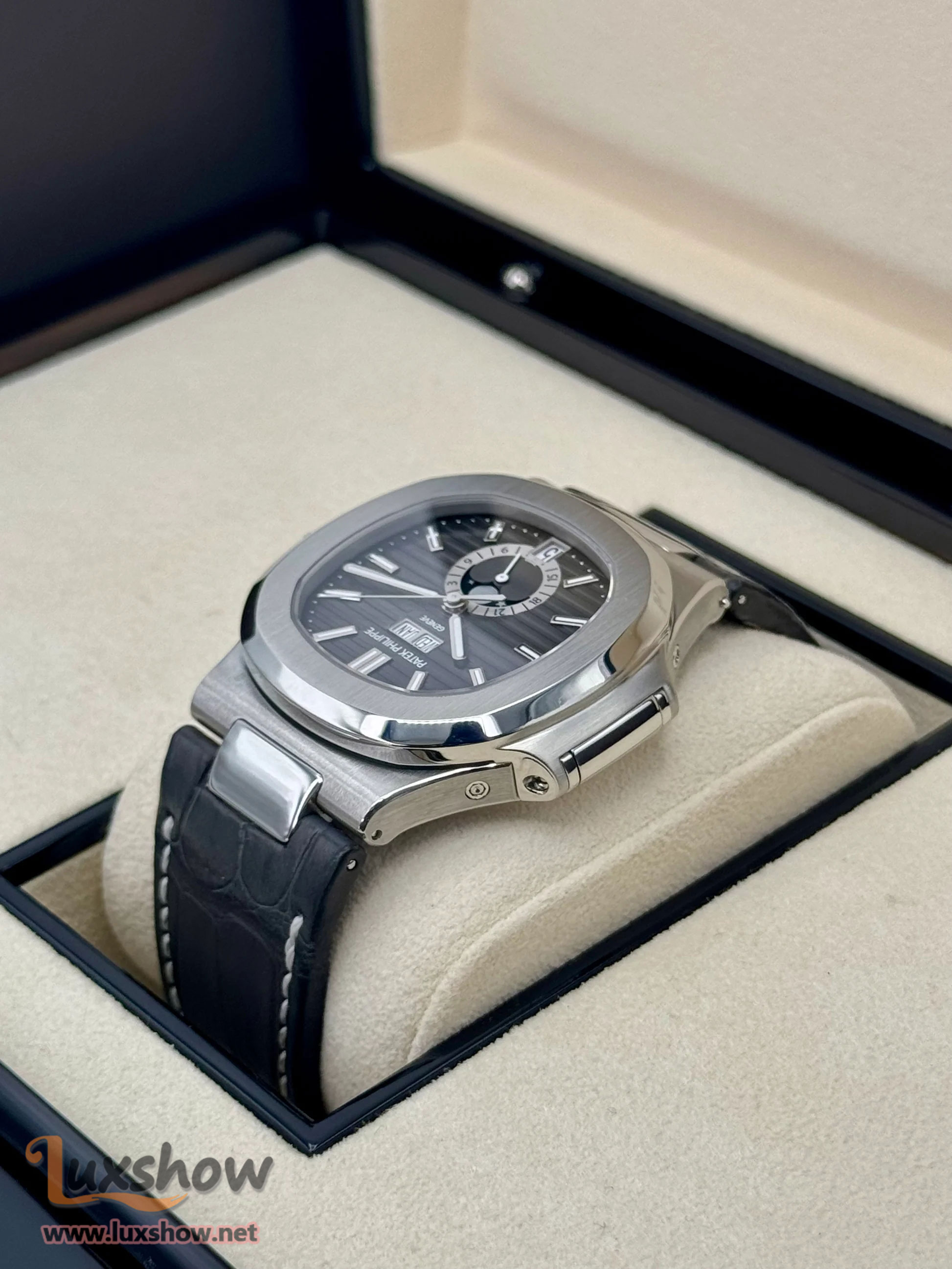 Patek Philippe Nautilus 40.5mm 5726A Black Dial