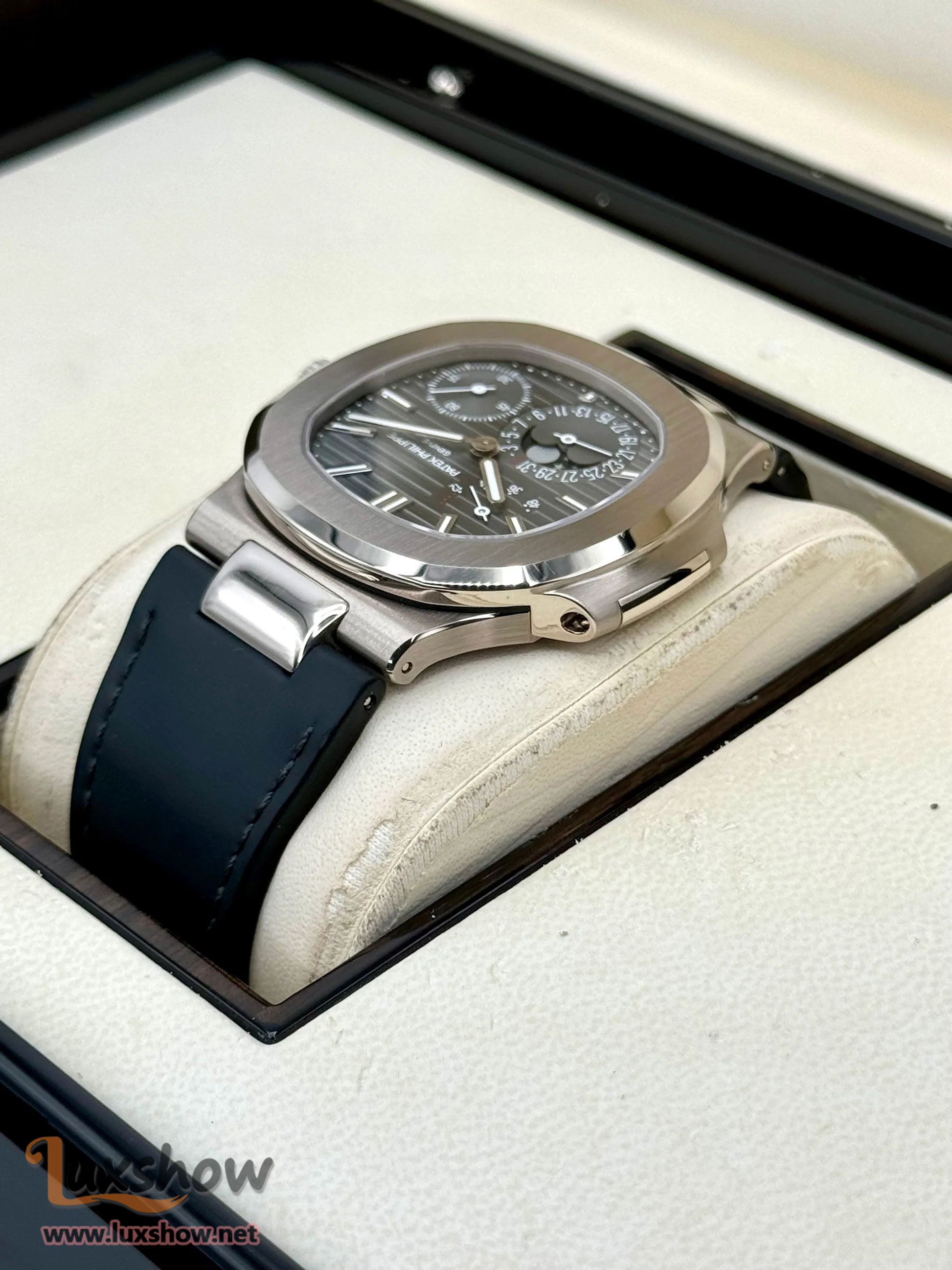 Patek Philippe Nautilus 40mm 5712G White Gold Grey Dial