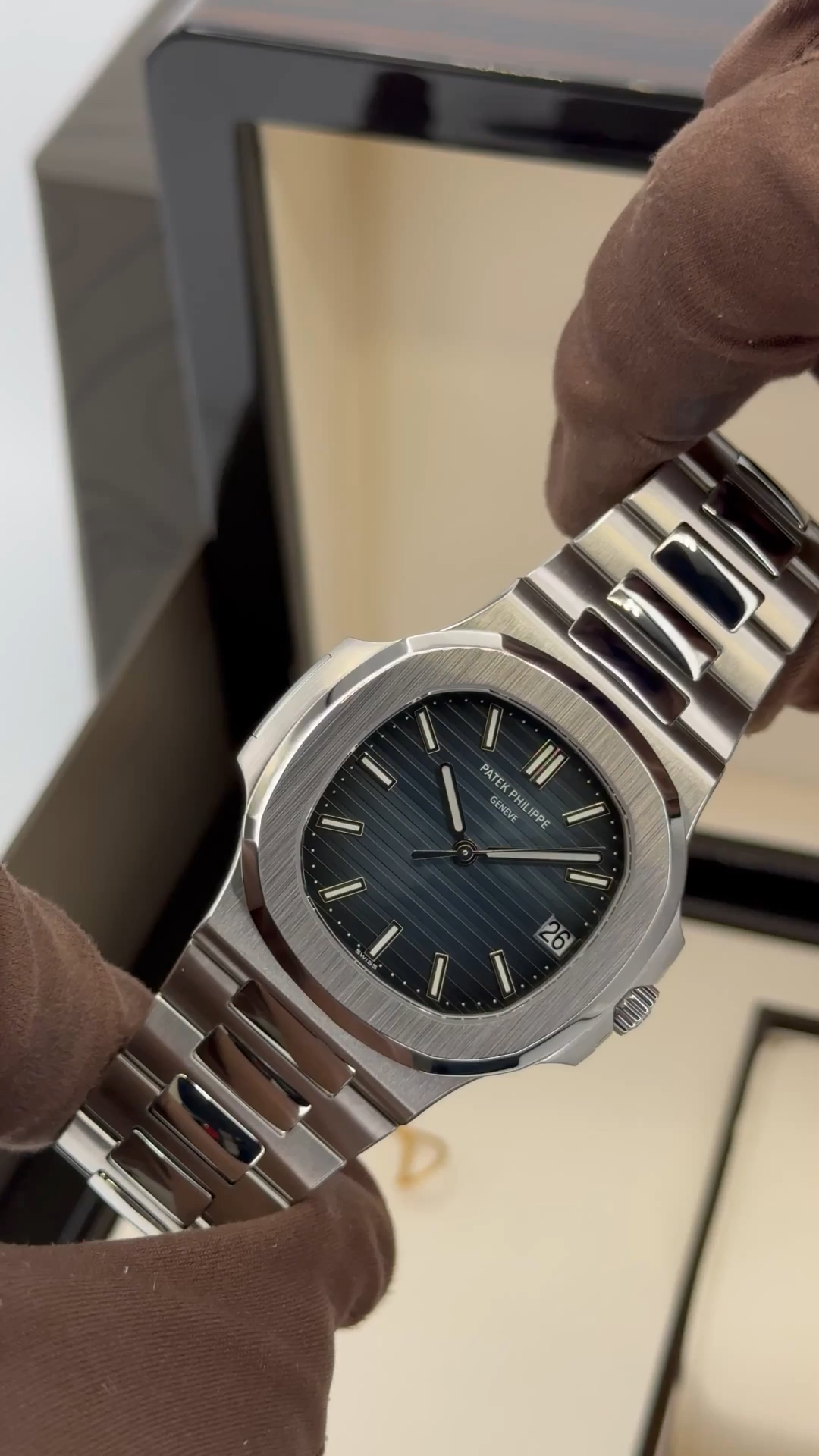 Patek Philippe Nautilus 40mm 5711/1A tainless Steel Blue Dial