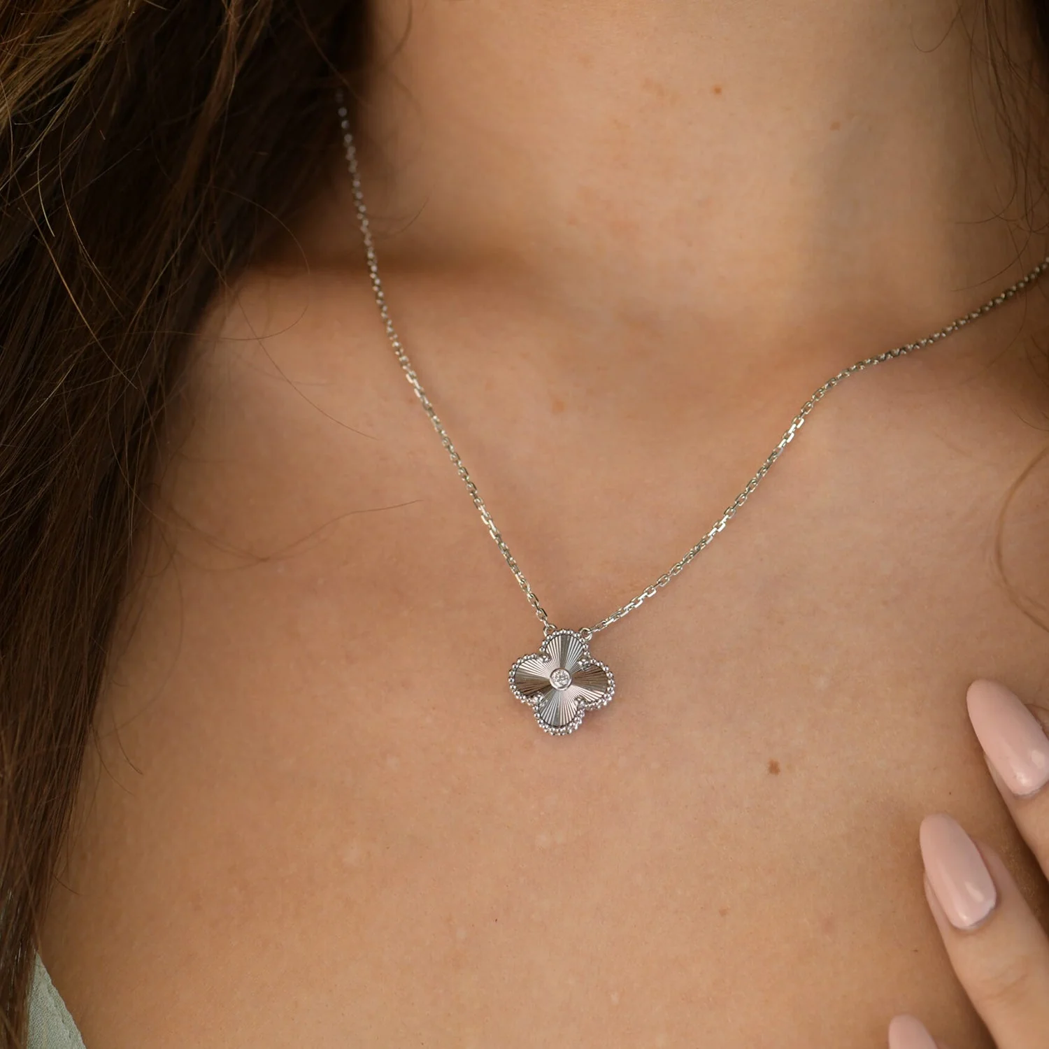 Regalia jewelryCLOVER  15MM DIAMOND LASER NECKLACE SILVER