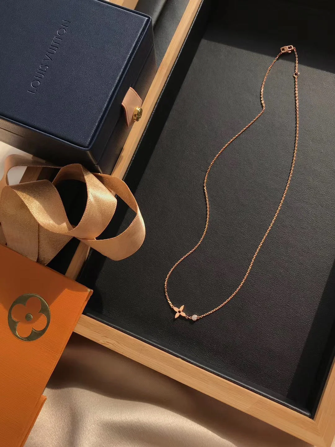 Regalia jewelryBLOSSOM PENDANT PINK GOLD AND DIAMOND