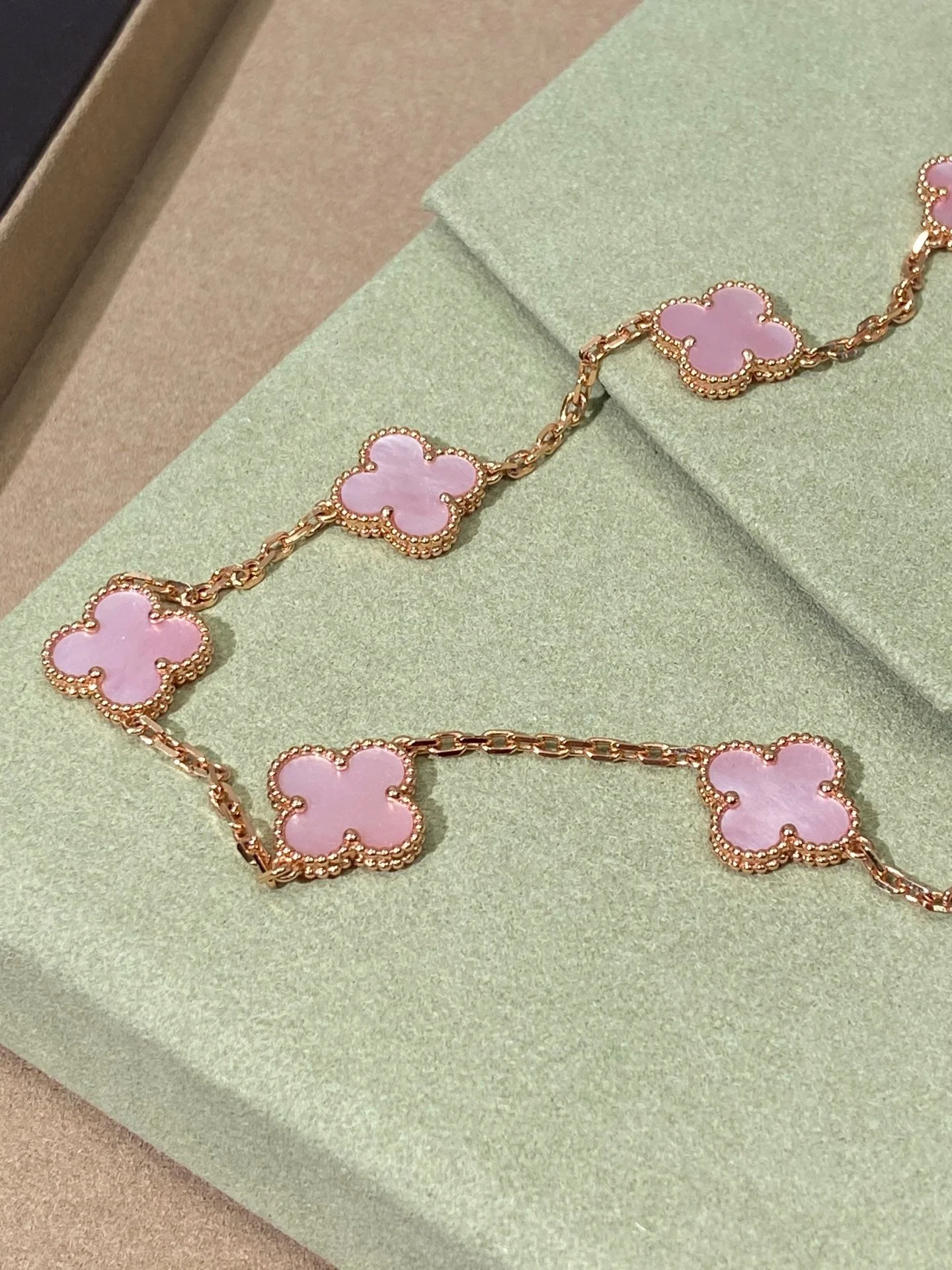 Regalia jewelryCLOVER 10 MOTIFS PINK NECKLACE