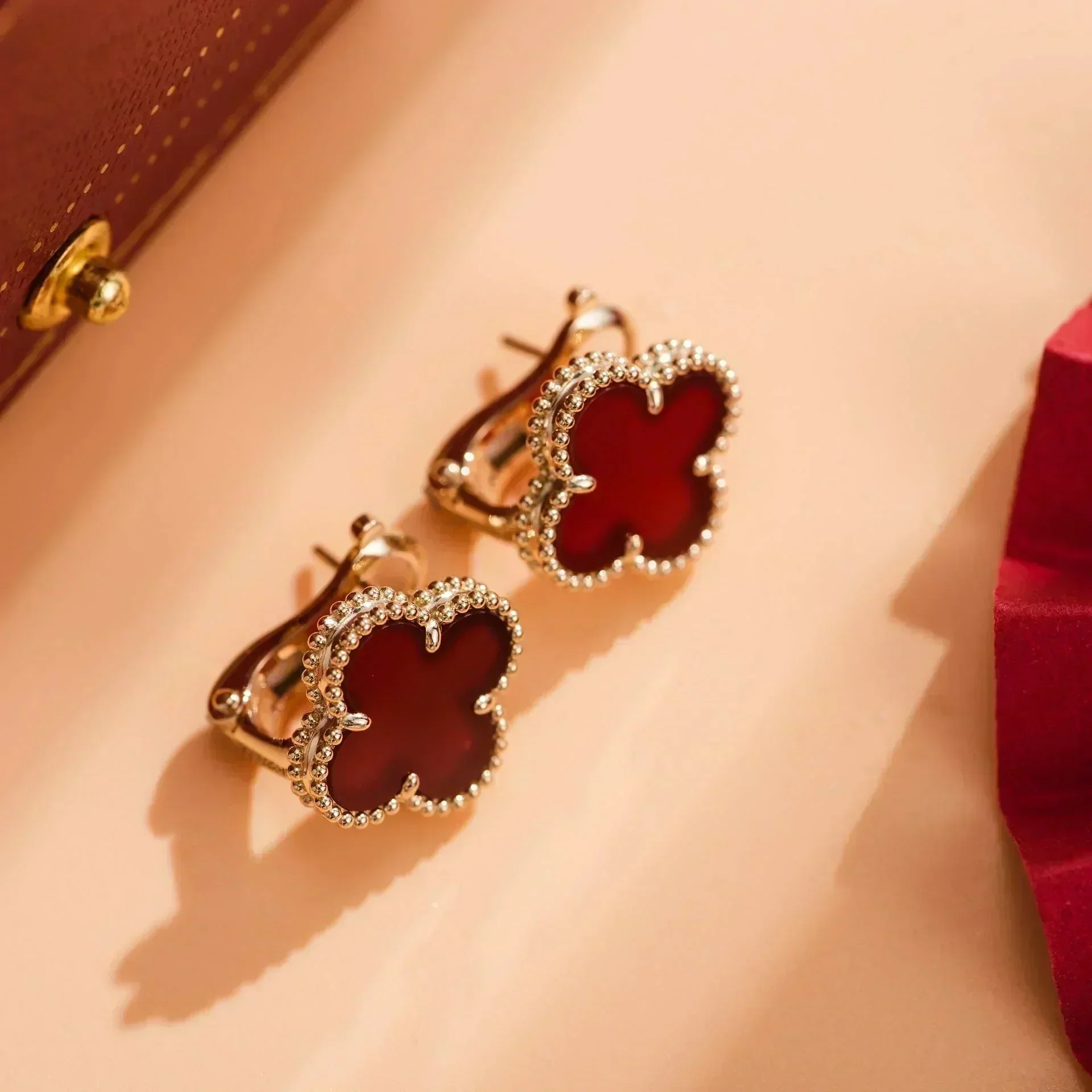 Regalia jewelryCLOVER MEDIUM 1 MOTIFS CARNELIAN  EARRINGS