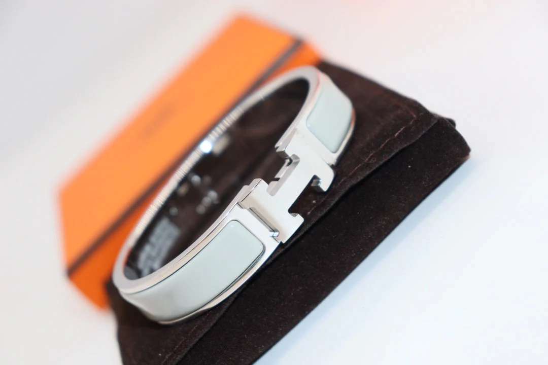 Regalia jewelryH LIGHT BLUE BRACELET