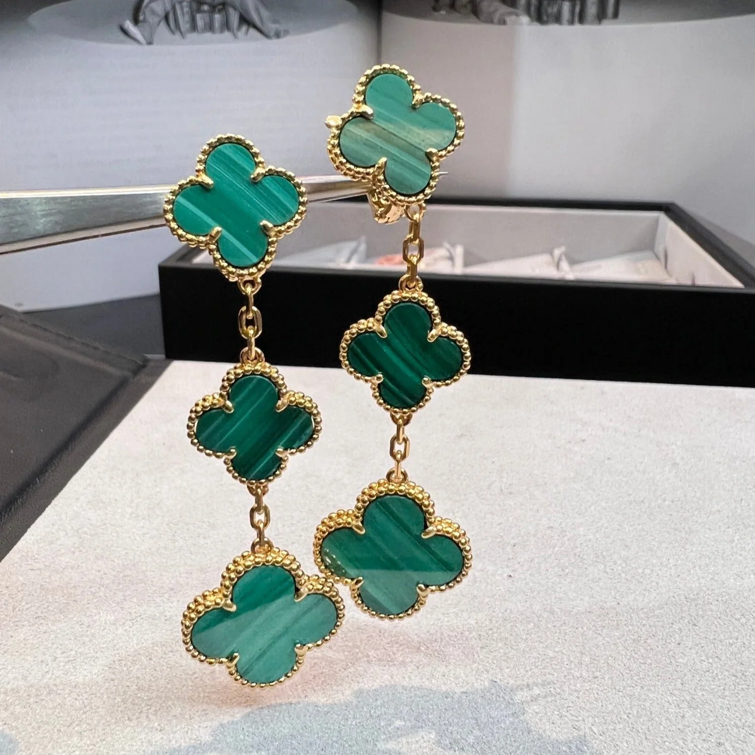 Regalia jewelryCLOVER MALACHITE 3 MOTIFS GOLD