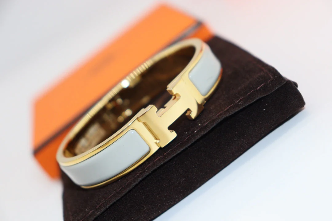 Regalia jewelryH LIGHT BLUE BRACELET