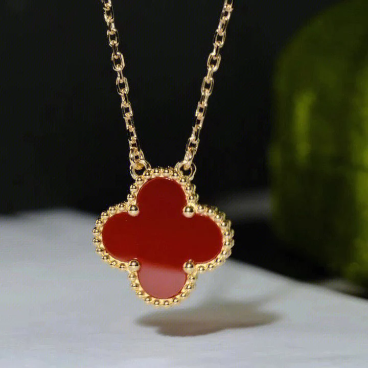 Regalia jewelryCLOVER 15MM CARNELIAN SINGLE FLOWER NECKLACE