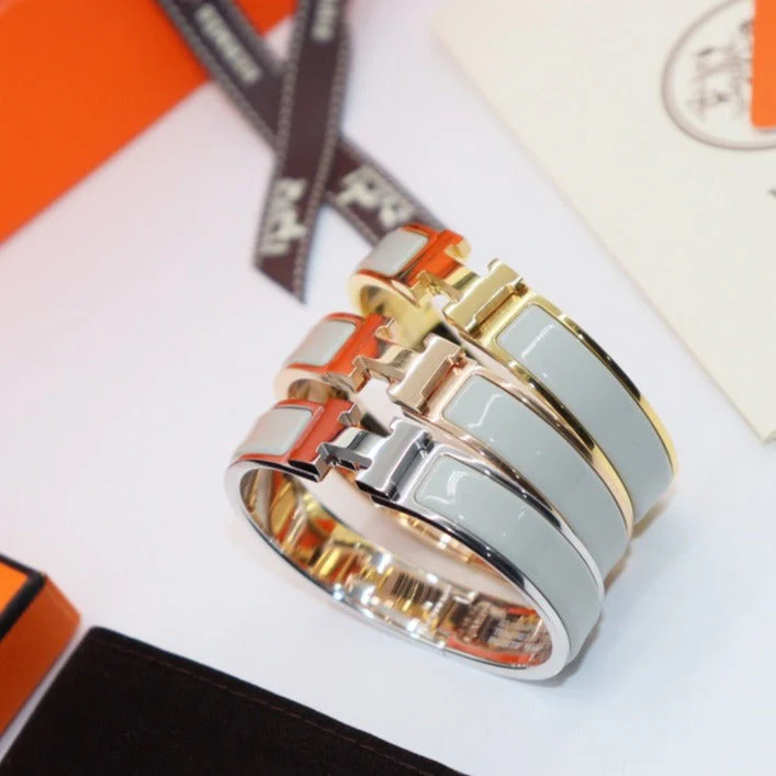 Regalia jewelryH LIGHT BLUE BRACELET