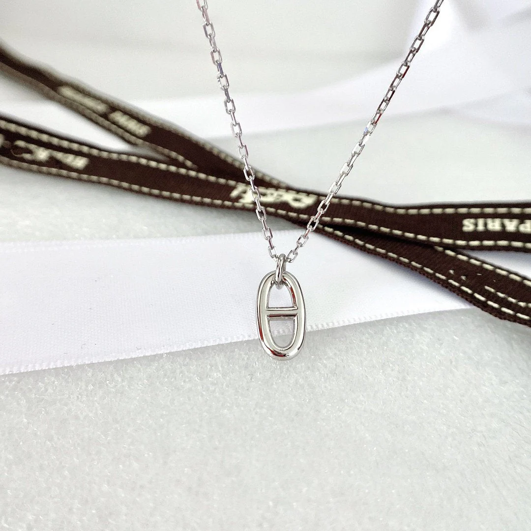 Regalia jewelryHM PIG NOSE NECKLACE