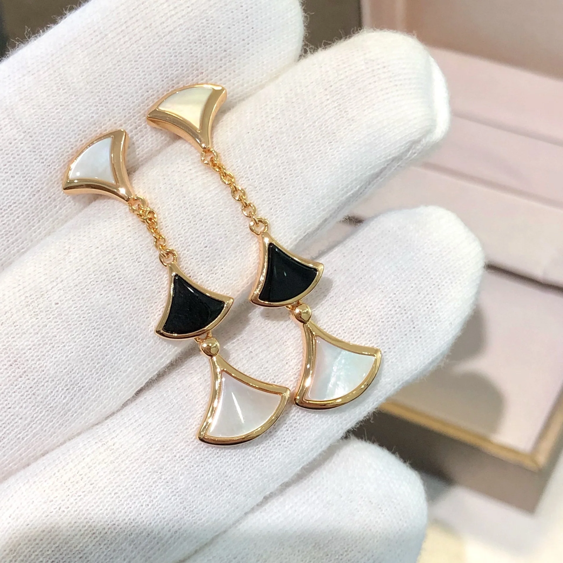 Regalia jewelryDREAM EARRINGS 3 MOTIFS ONYX MOP PINK GOLD