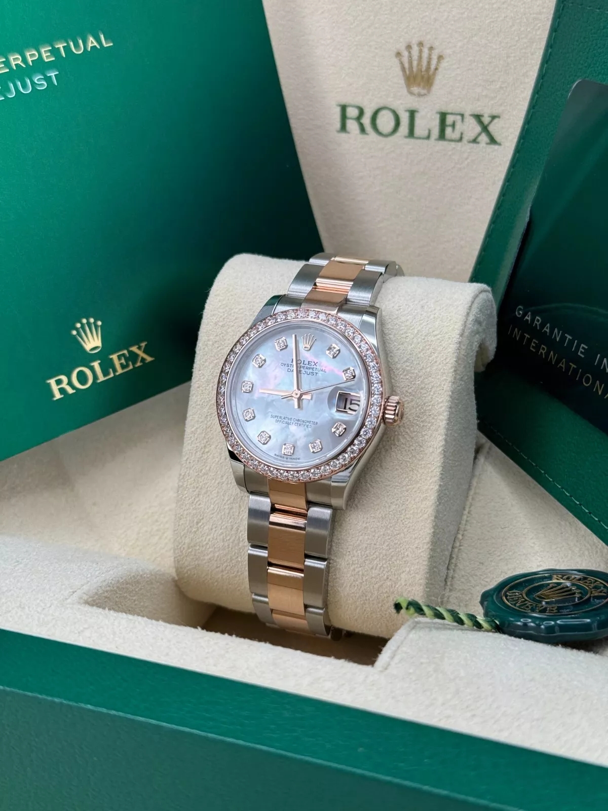 【Super Clone】RLX Datejust m278381-0025/0026 Mother-of-Pearl Diamond 31mm Dial Diamond-Set Bezel and Oyster Bracelet Watch