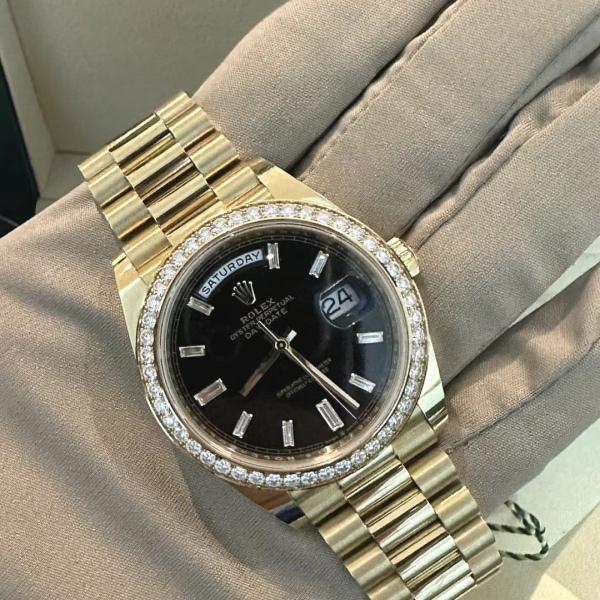 【Super Clone】ROLEX Day-Date 40mm Black Diamond Dial and Diamond Bezel Yellow Gold President Bracelet  228348RBR-0001
