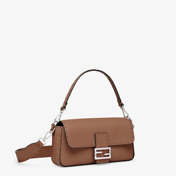 Baguette Medium 612 Hand-Sewn Topstitches