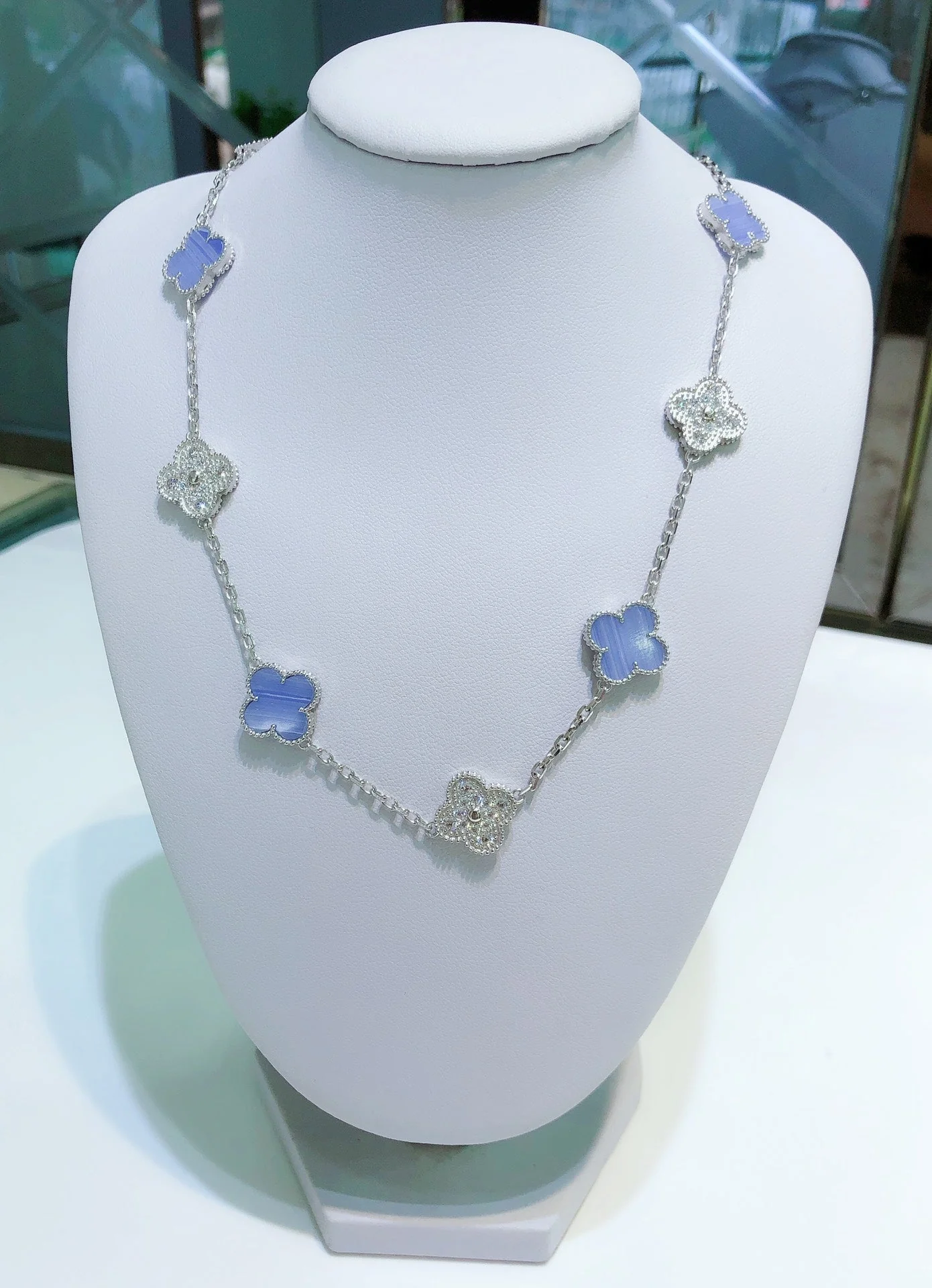 Regalia jewelryCLOVERS THE 10-MOTIFS CHALCEDONY DIAMONDS SILVER NECKLACE