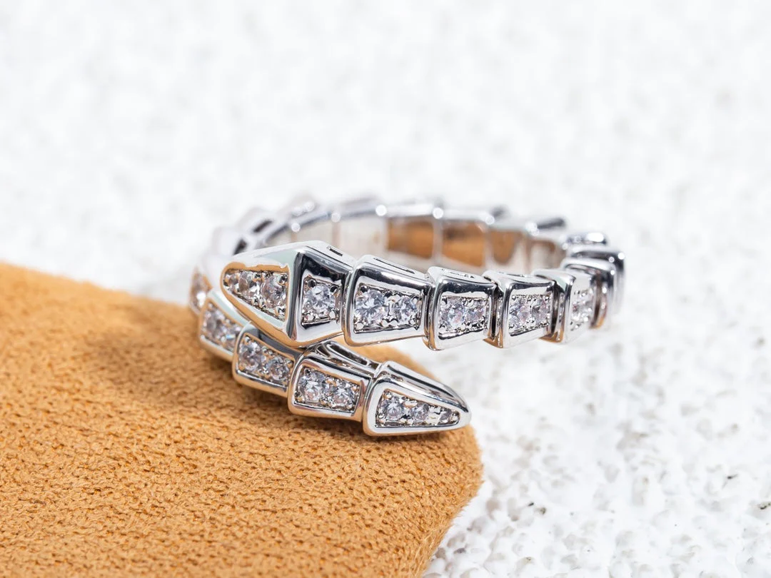 Regalia jewelrySERPENTI RING SILVER DIAMOND PAVED 4MM