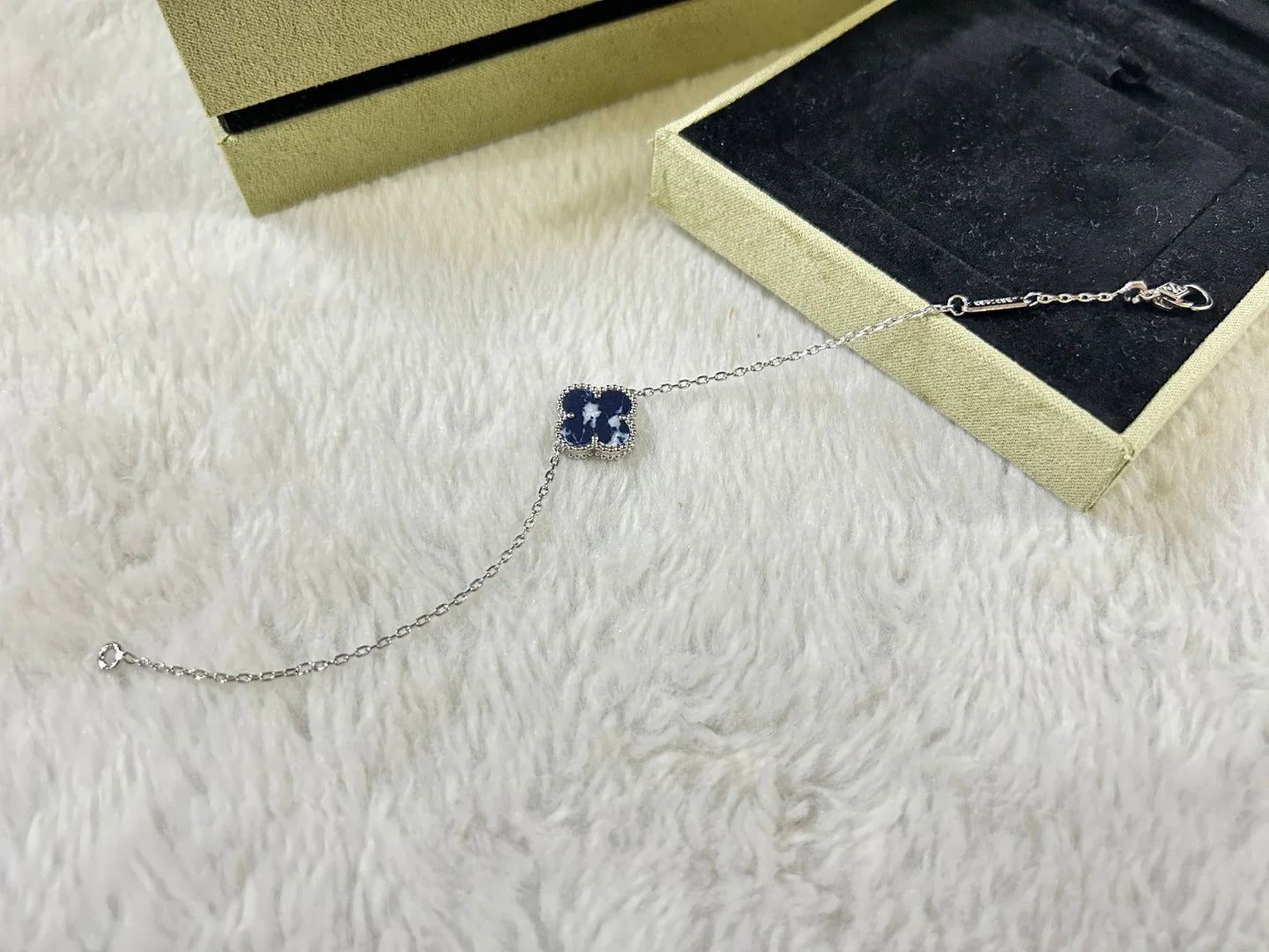 Regalia jewelryCLOVER 1 MOTIF PIETERSITE BRACELET